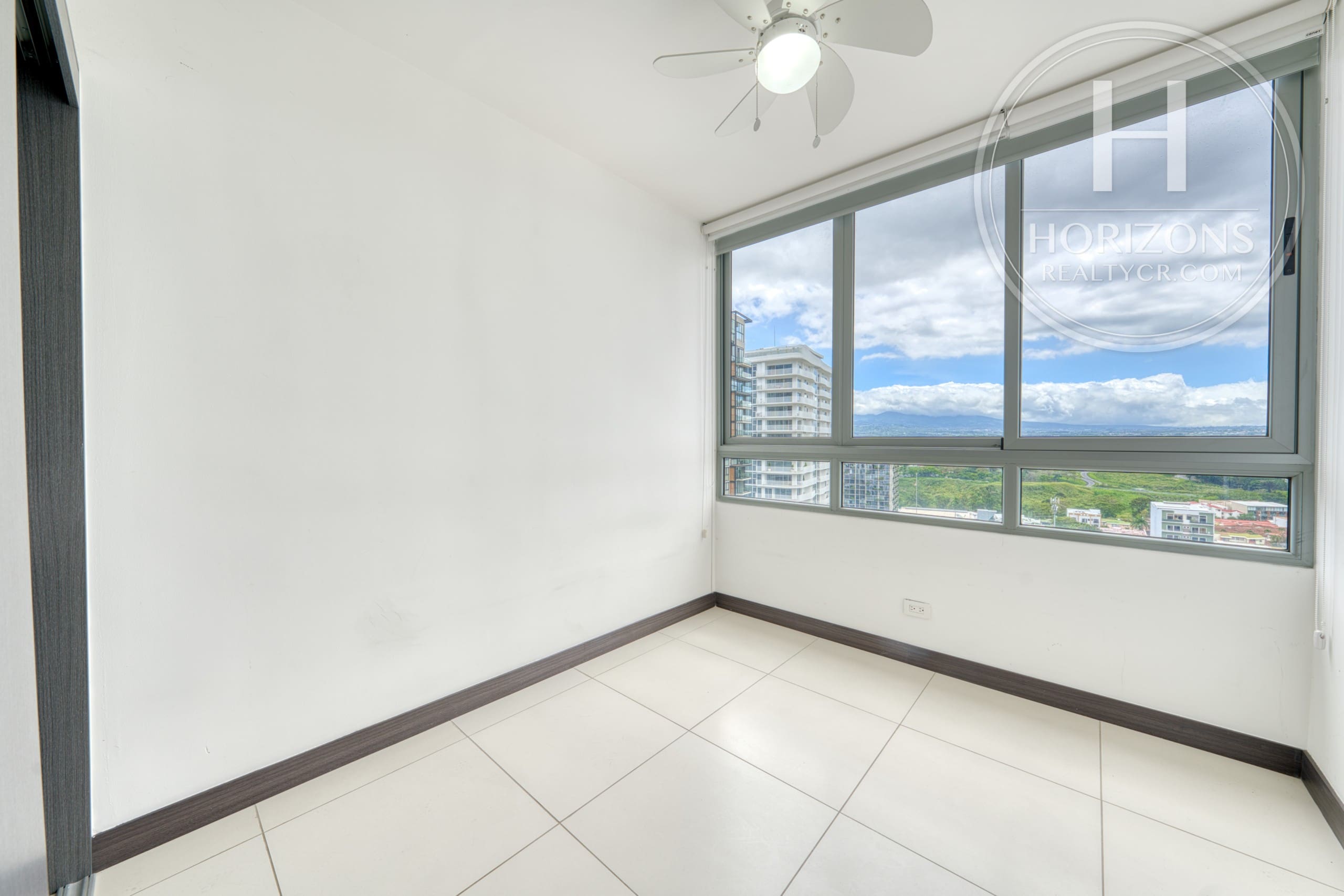 Se Vende Apartamento en Torre Ü Nunciatura, Rohrmoser 2 Habitaciones Esquinero con Vista nja1405jj