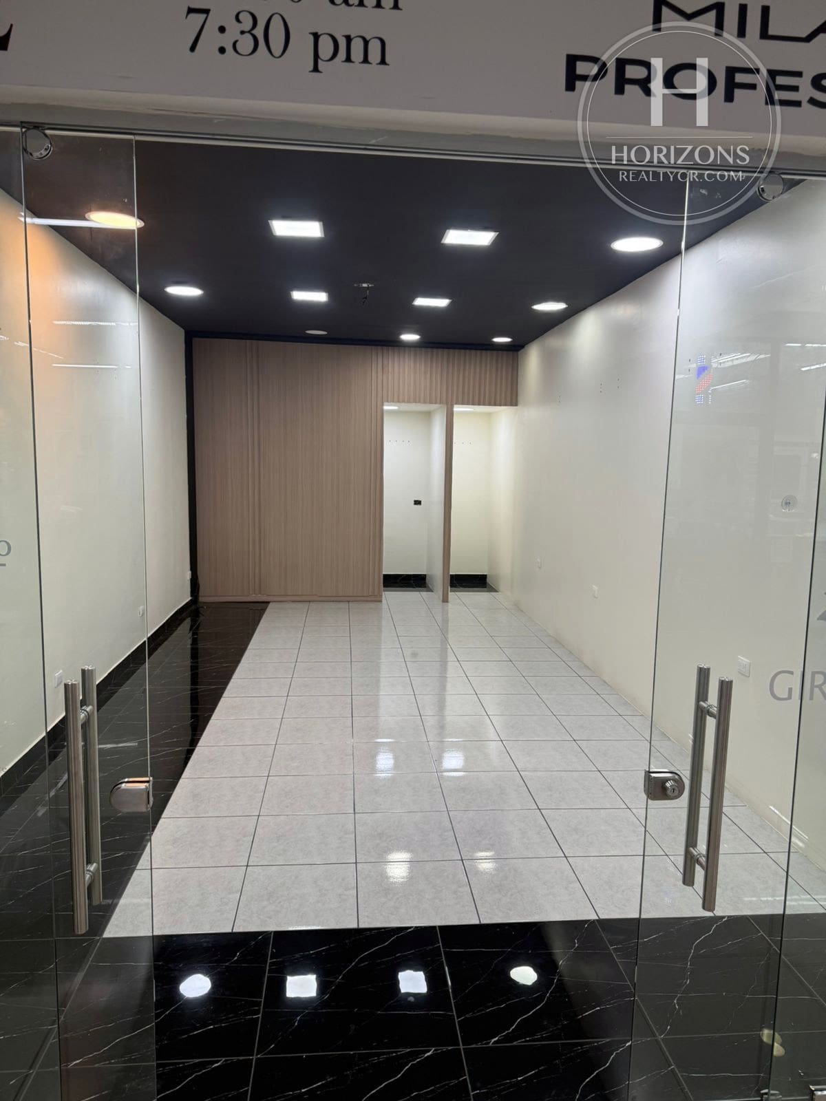 Interior del local comercial en Mall San Pedro — alquiler en Montes de Oca
