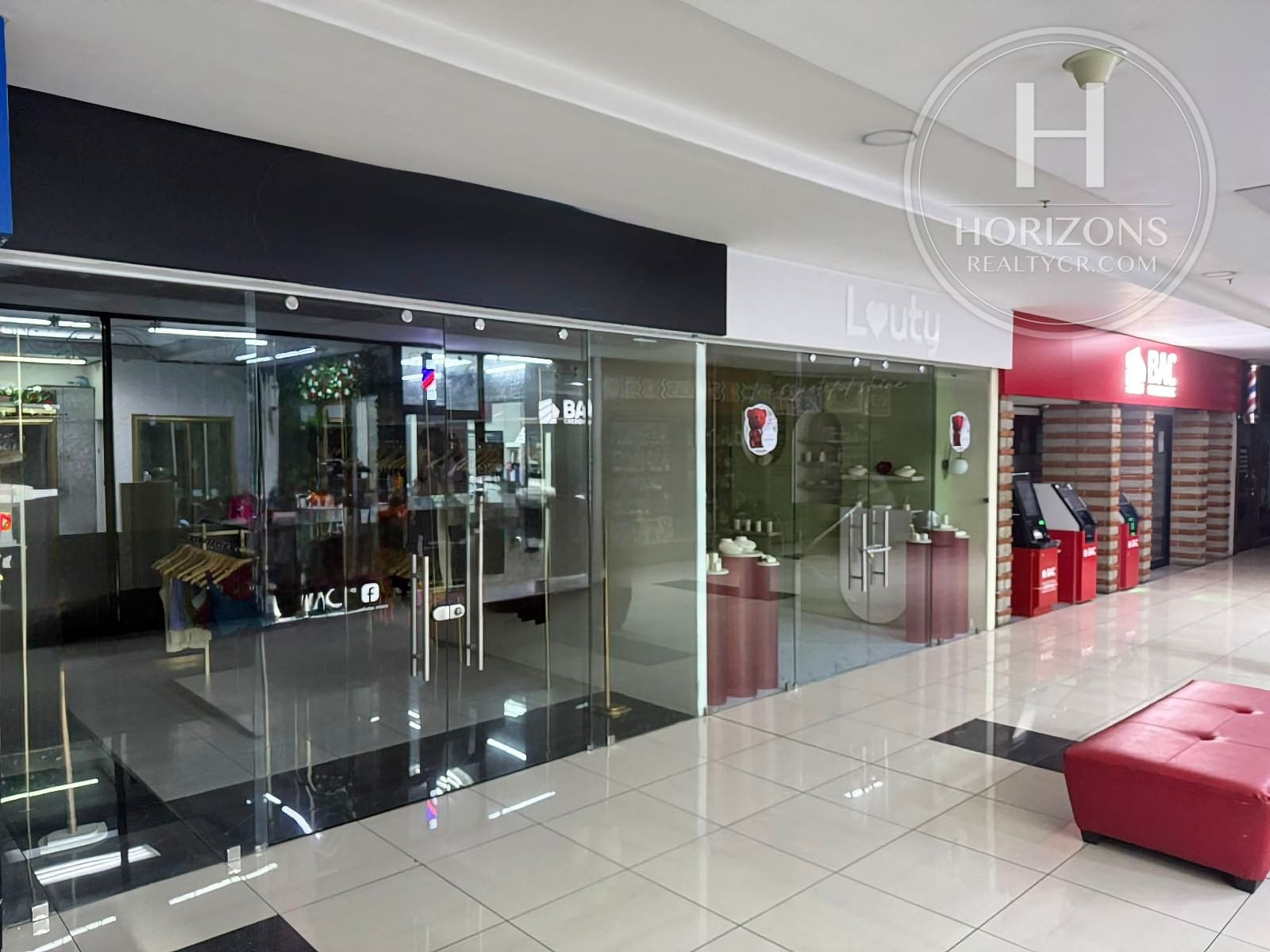 Se Alquila Local Comercial en Mall San Pedro Acceso Directo desde BAC 35 m² con Baño y Bodega NJA1397JB