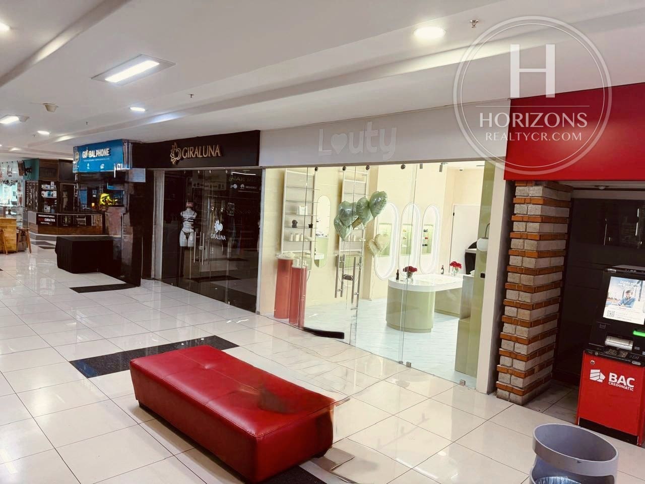 Se Alquila Local Comercial en Mall San Pedro Acceso Directo desde BAC 35 m² con Baño y Bodega NJA1397JB