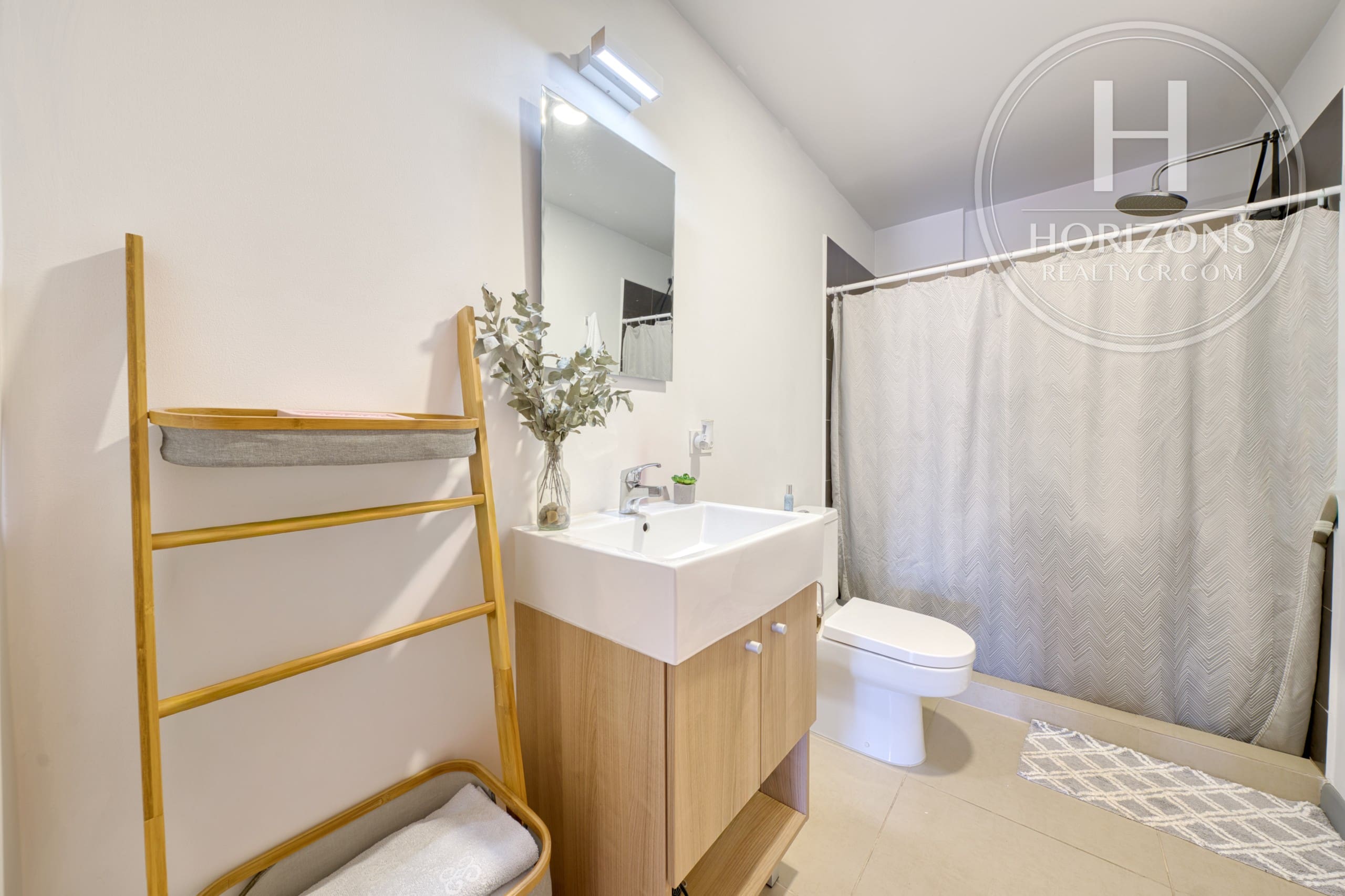 Se Vende Apartamento en Condominio Vive Sabanilla en Sabanilla Montes de Oca 2 Habitaciones con Vista Panorámica NJA1414JB