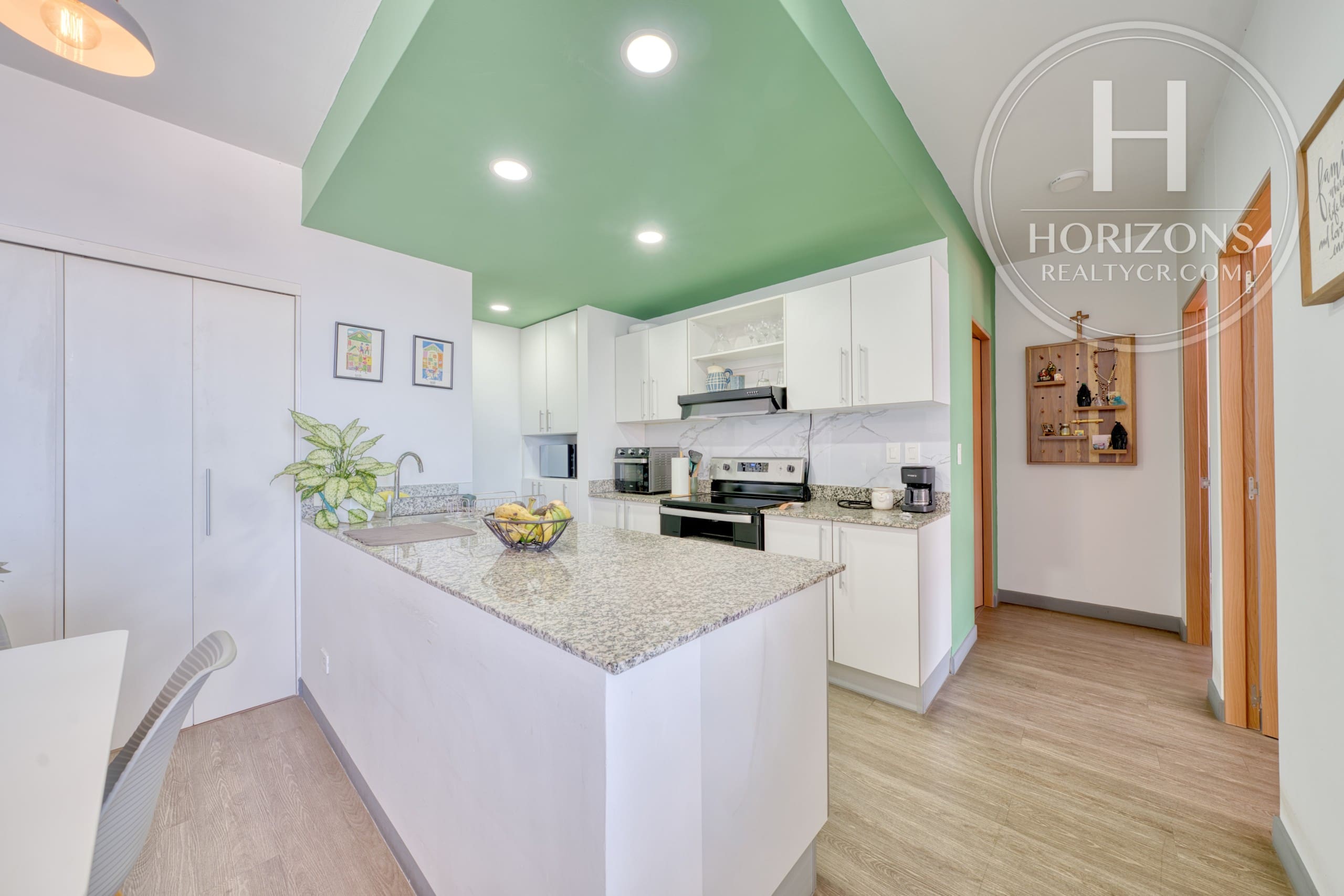Se Vende Apartamento en Condominio Vive Sabanilla en Sabanilla Montes de Oca 2 Habitaciones con Vista Panorámica NJA1414JB