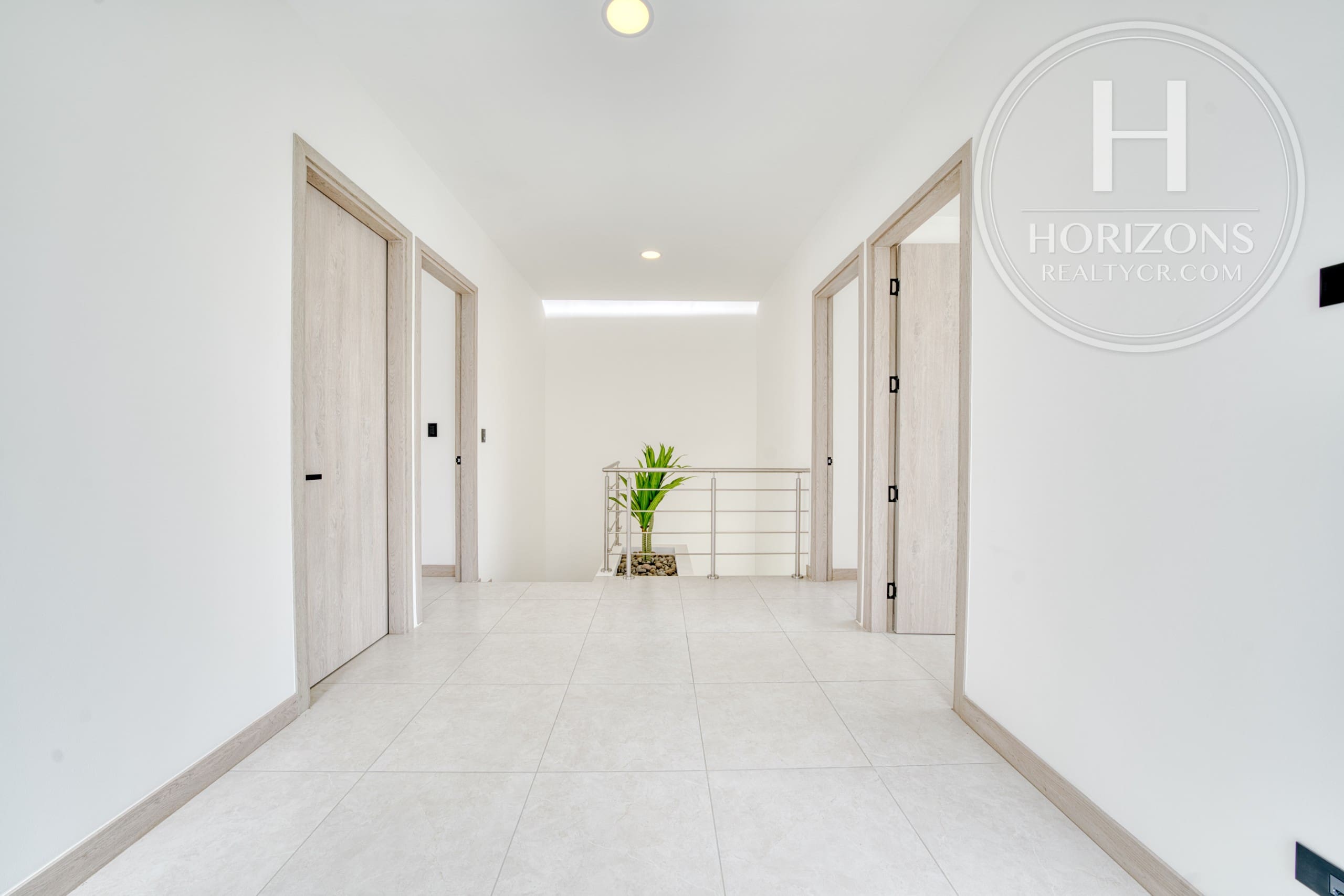 Casa en Alquiler en Condominio Lindora Village en Santa Ana 3 Habitaciones Esquinera  NJA1412JB