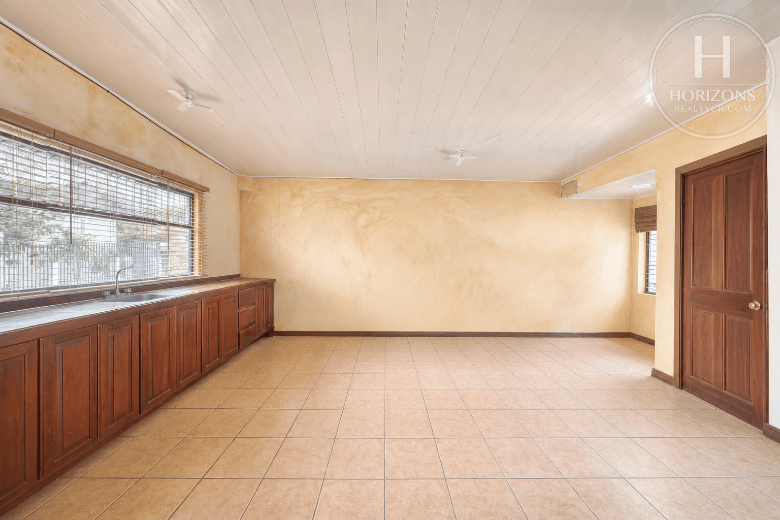 Casa en Venta en Residencial Altamonte Etapa 1 en Granadilla de Curridabat 4 Habitaciones 2 Niveles con Oficina NJA1398SB
