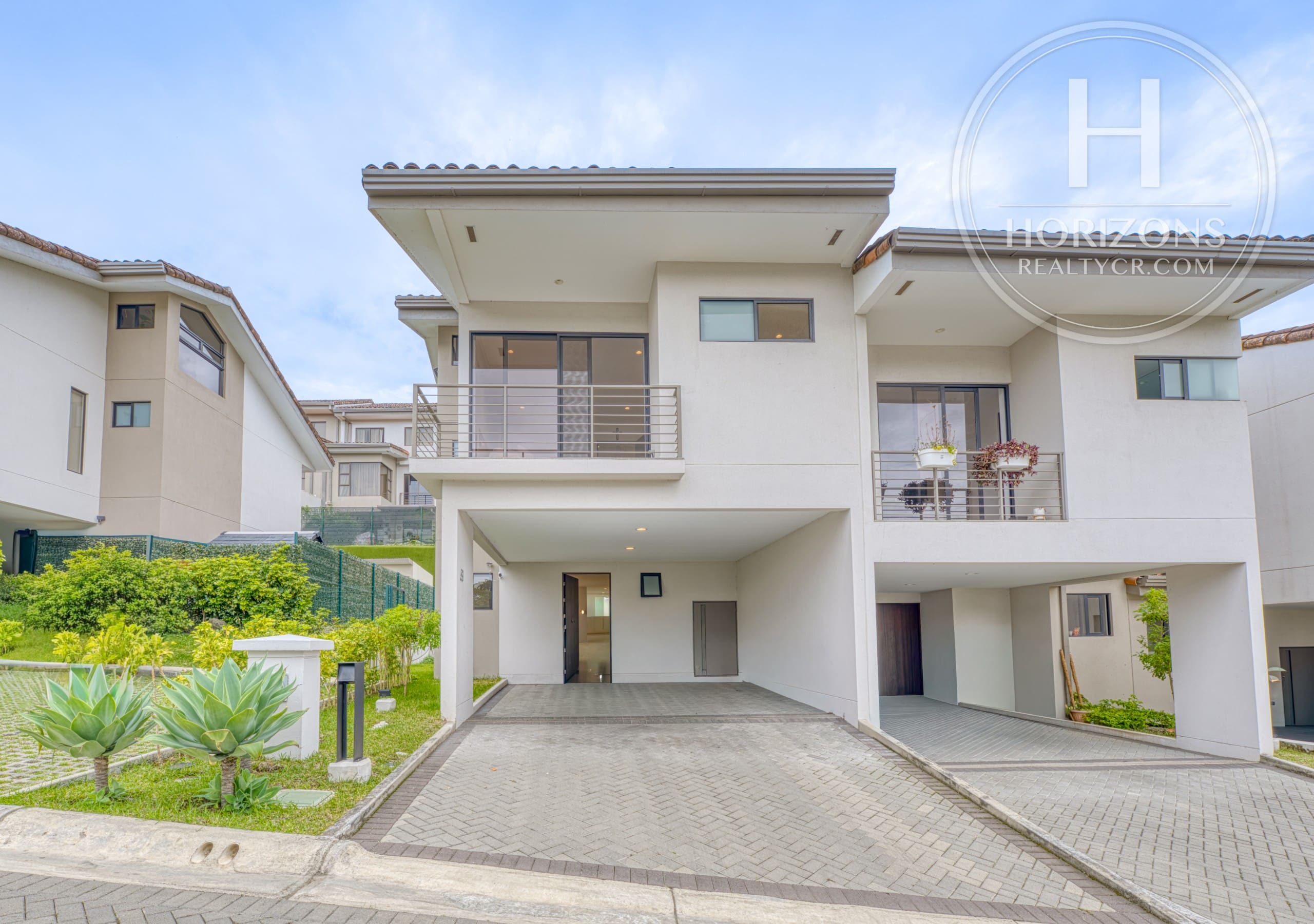 Casa en Venta en Condominio La Estefana en Sabanilla 3 Habitaciones más Mezzanine nja1409dm