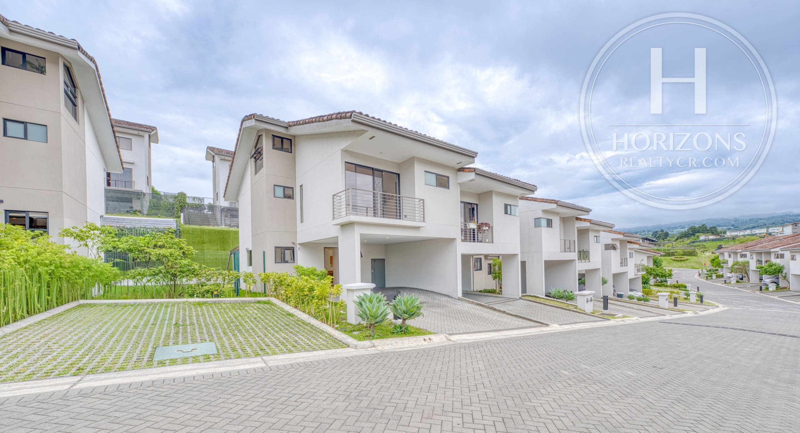 Casa en Venta en Condominio La Estefana en Sabanilla 3 Habitaciones más Mezzanine nja1409dm