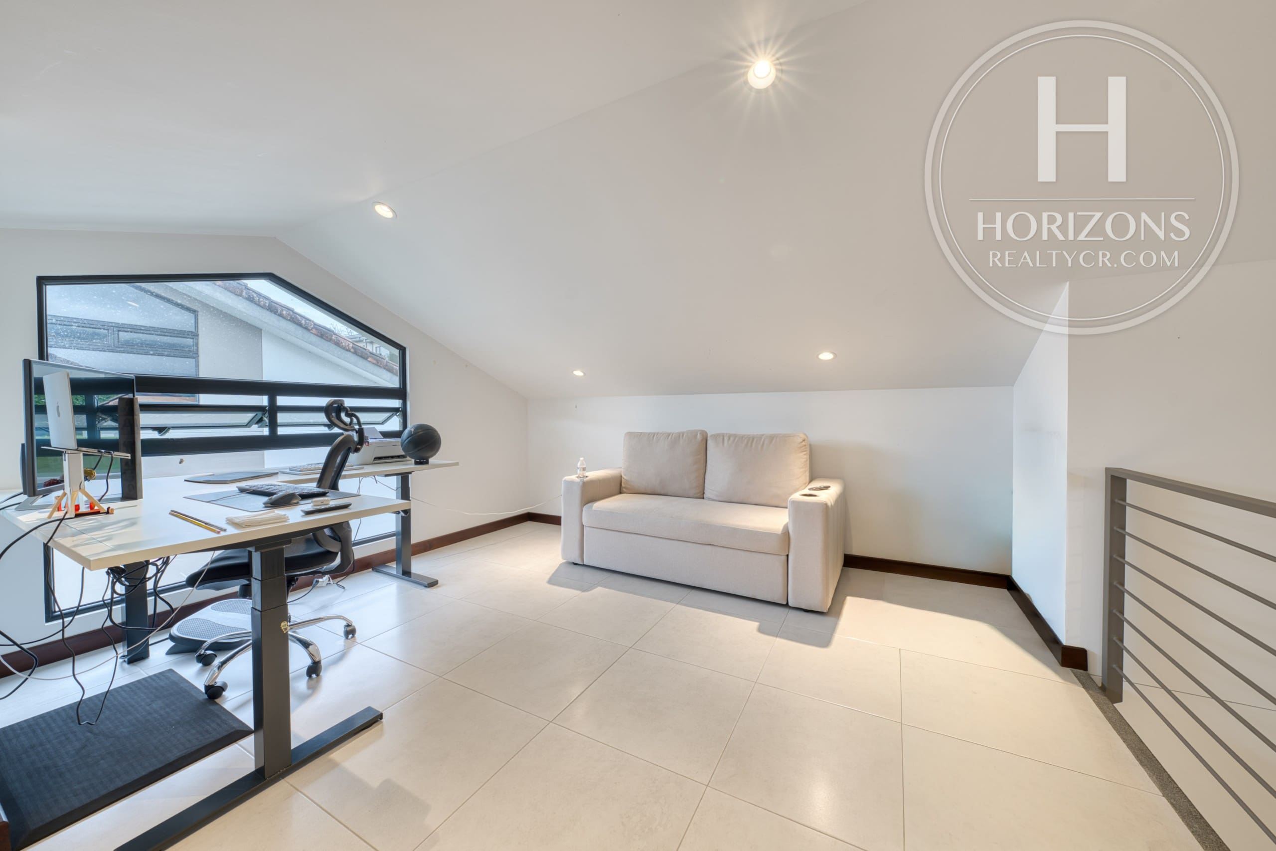 Casa en Venta en Condominio La Estefana en Sabanilla 3 Habitaciones más Mezzanine nja1409dm