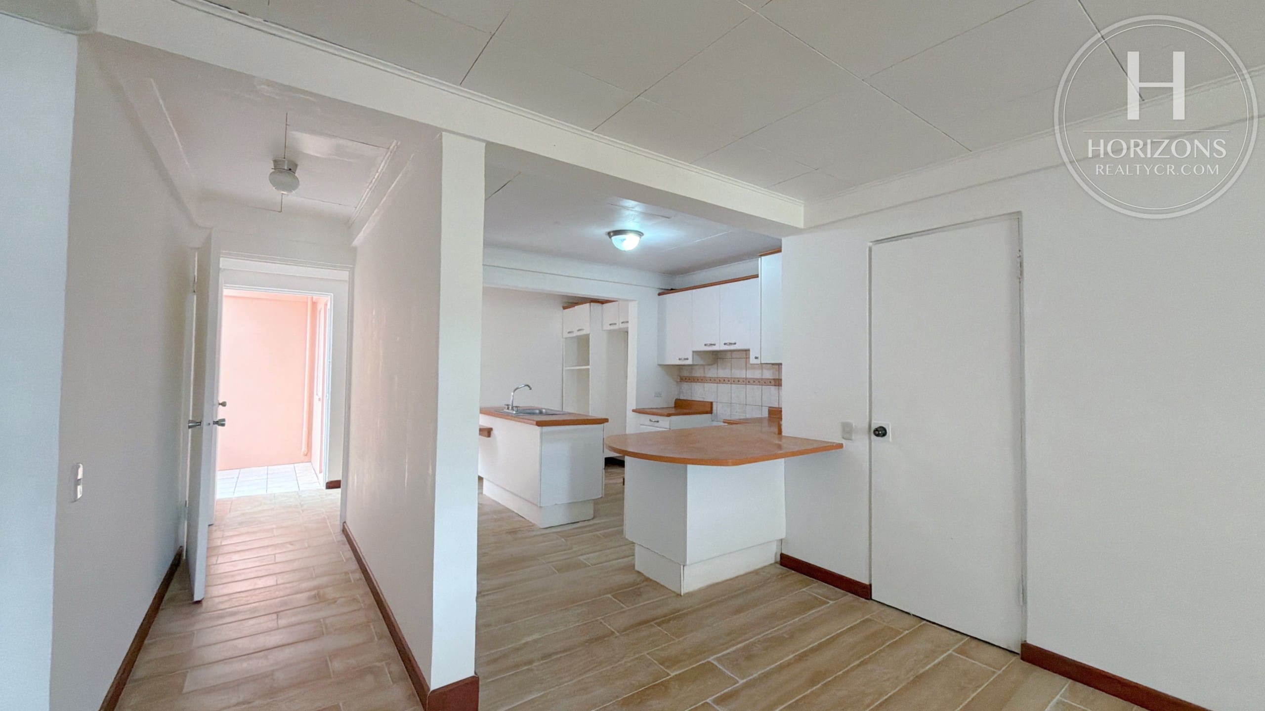 Se Alquila Apartamento en Primer Nivel 2 Habitaciones y Oficina en Sabanilla con Acceso a Bosque Privado NJA1417JB
