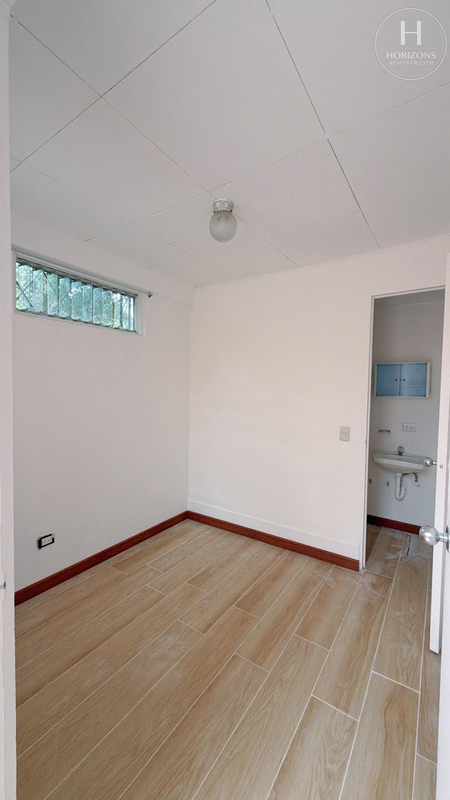 Se Alquila Apartamento en Primer Nivel 2 Habitaciones y Oficina en Sabanilla con Acceso a Bosque Privado NJA1417JB