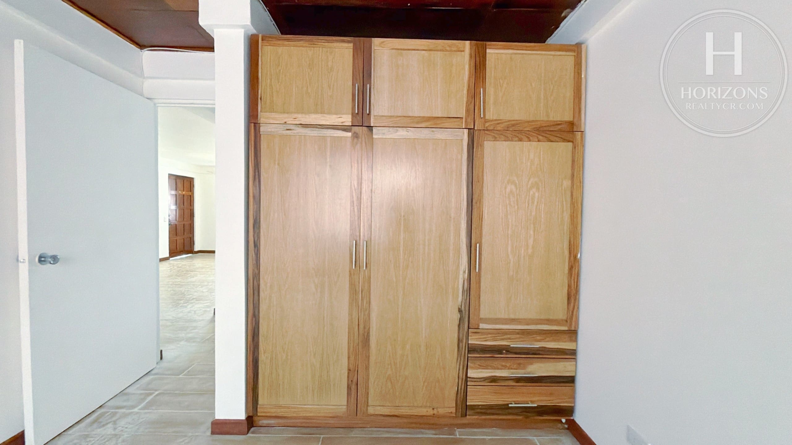 Se Alquila Apartamento en Primer Nivel 2 Habitaciones y Oficina en Sabanilla con Acceso a Bosque Privado NJA1417JB