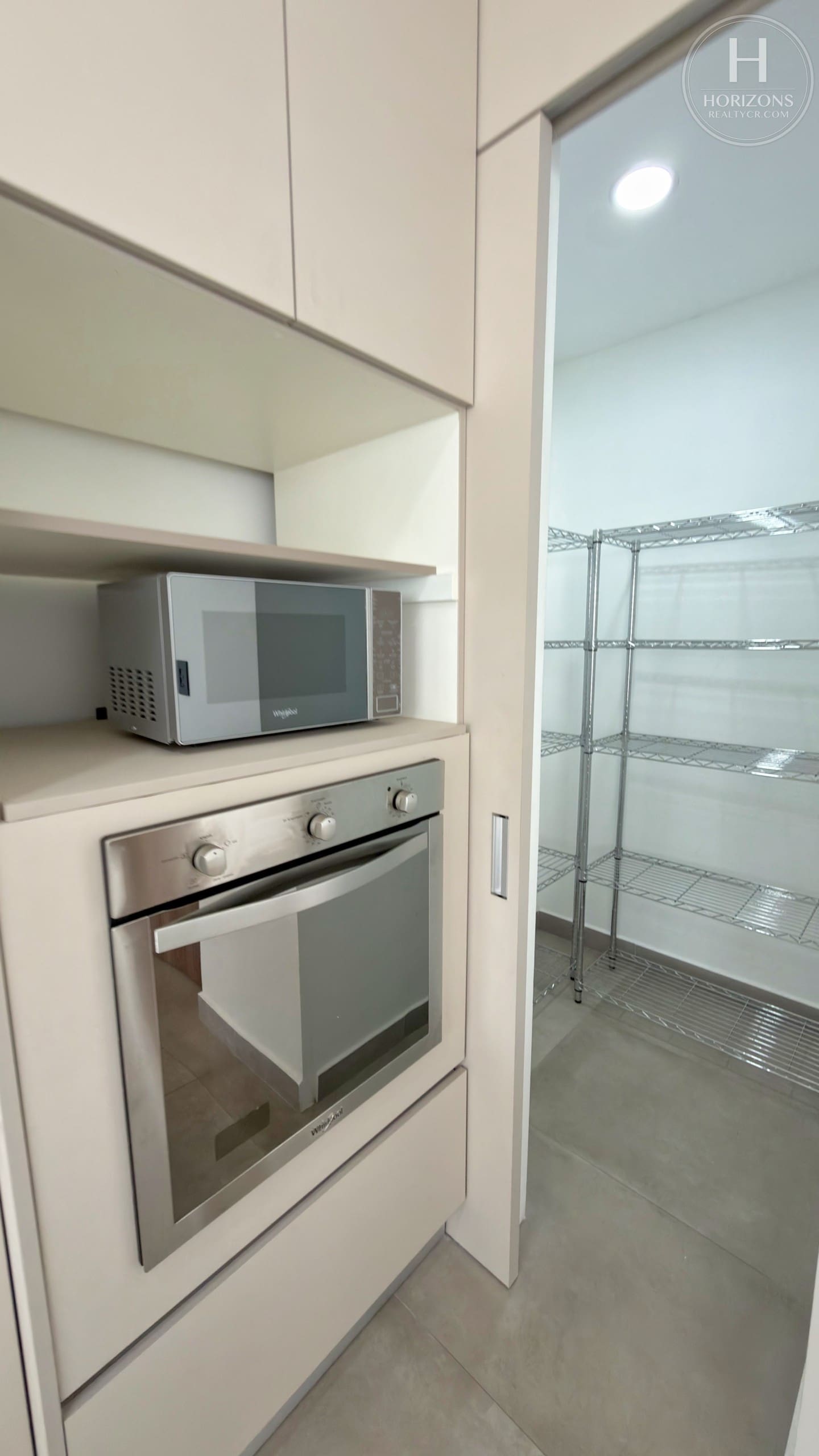 Casa en Alquiler en Condominio NAIA en Guachipelín de Escazú 3 Habitaciones con Línea Blanca Pet Friendly NJA1415JB