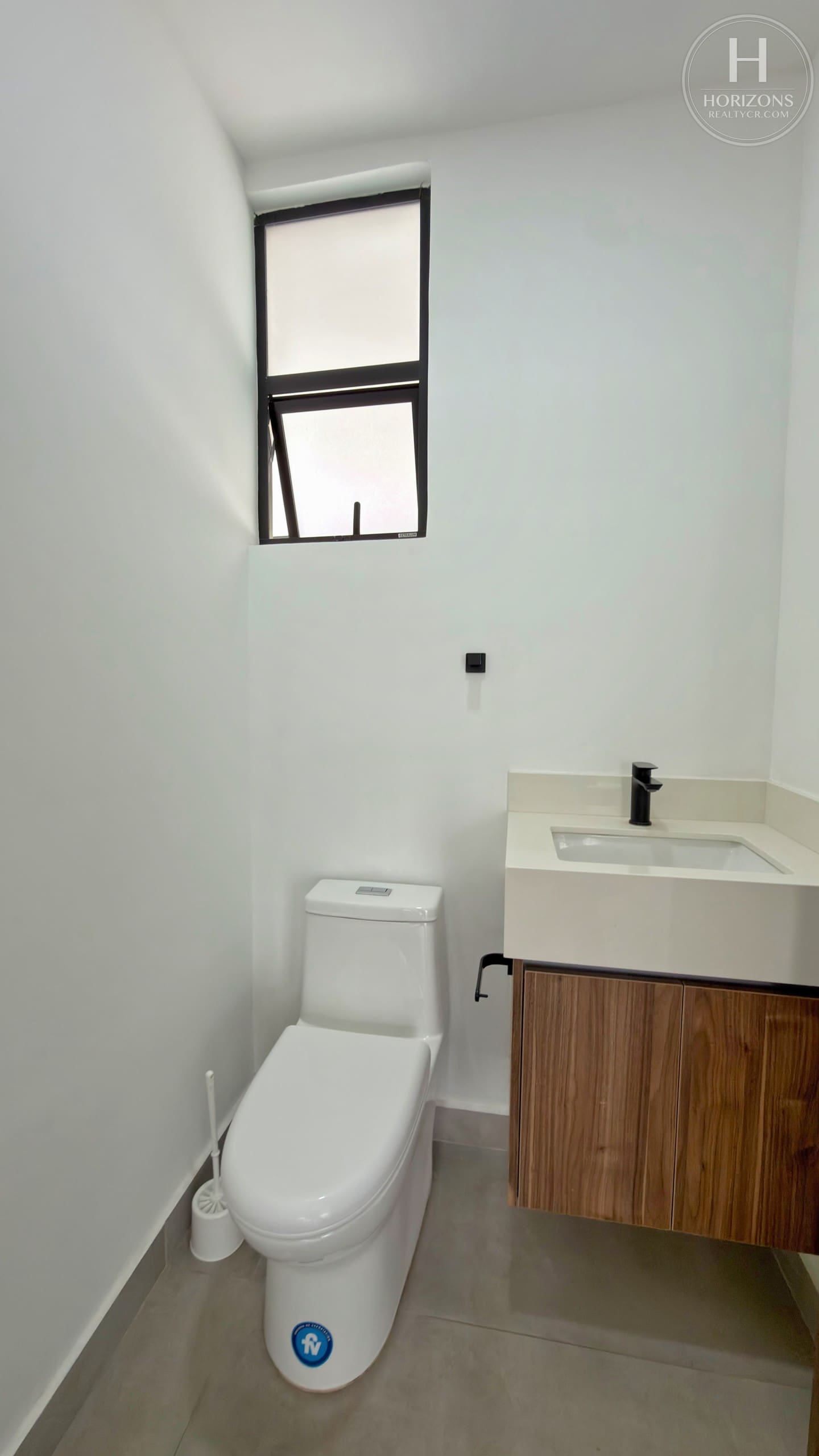 Casa en Alquiler en Condominio NAIA en Guachipelín de Escazú 3 Habitaciones con Línea Blanca Pet Friendly NJA1415JB