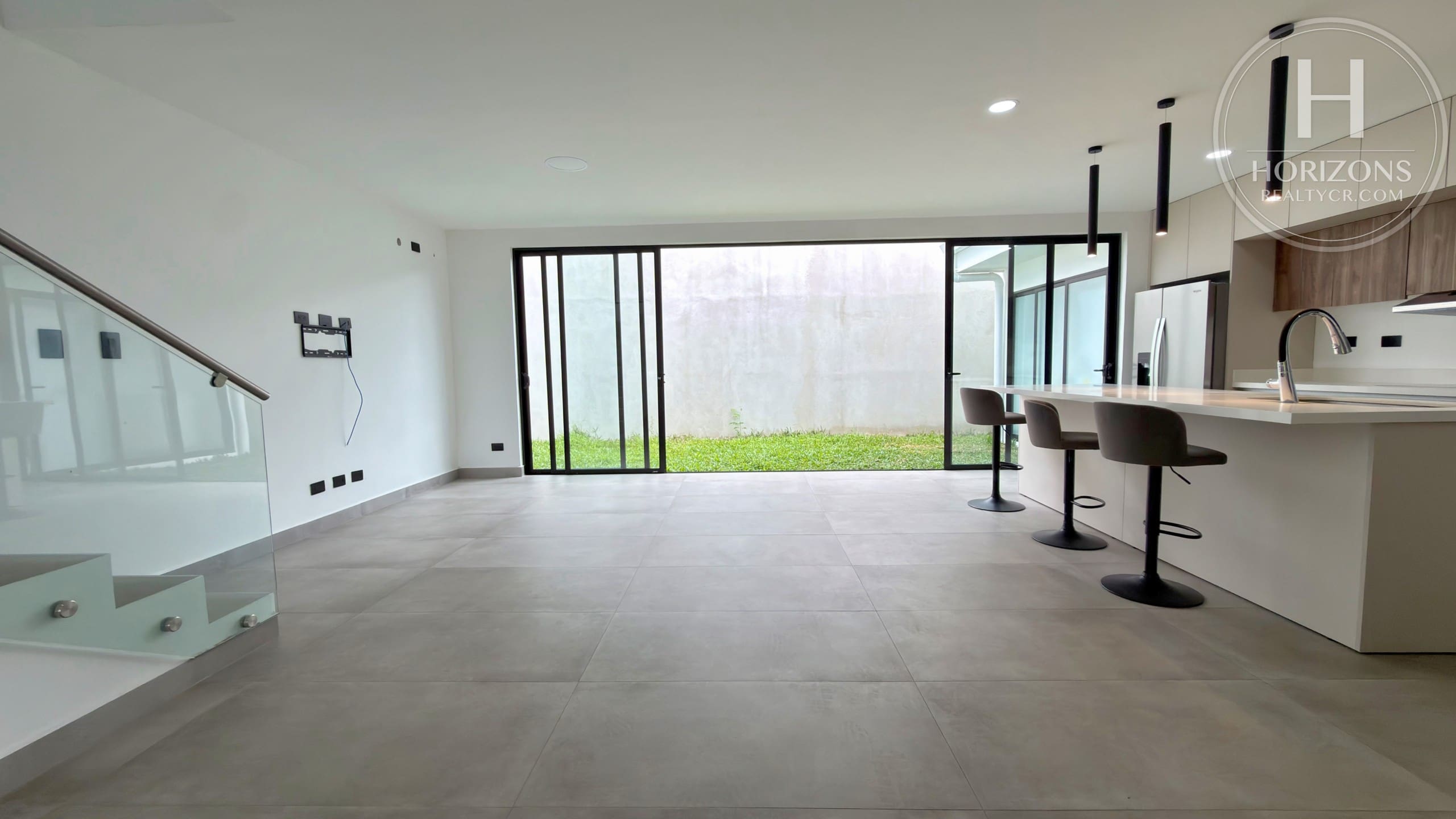 Casa en Alquiler en Condominio NAIA en Guachipelín de Escazú 3 Habitaciones con Línea Blanca Pet Friendly NJA1415JB