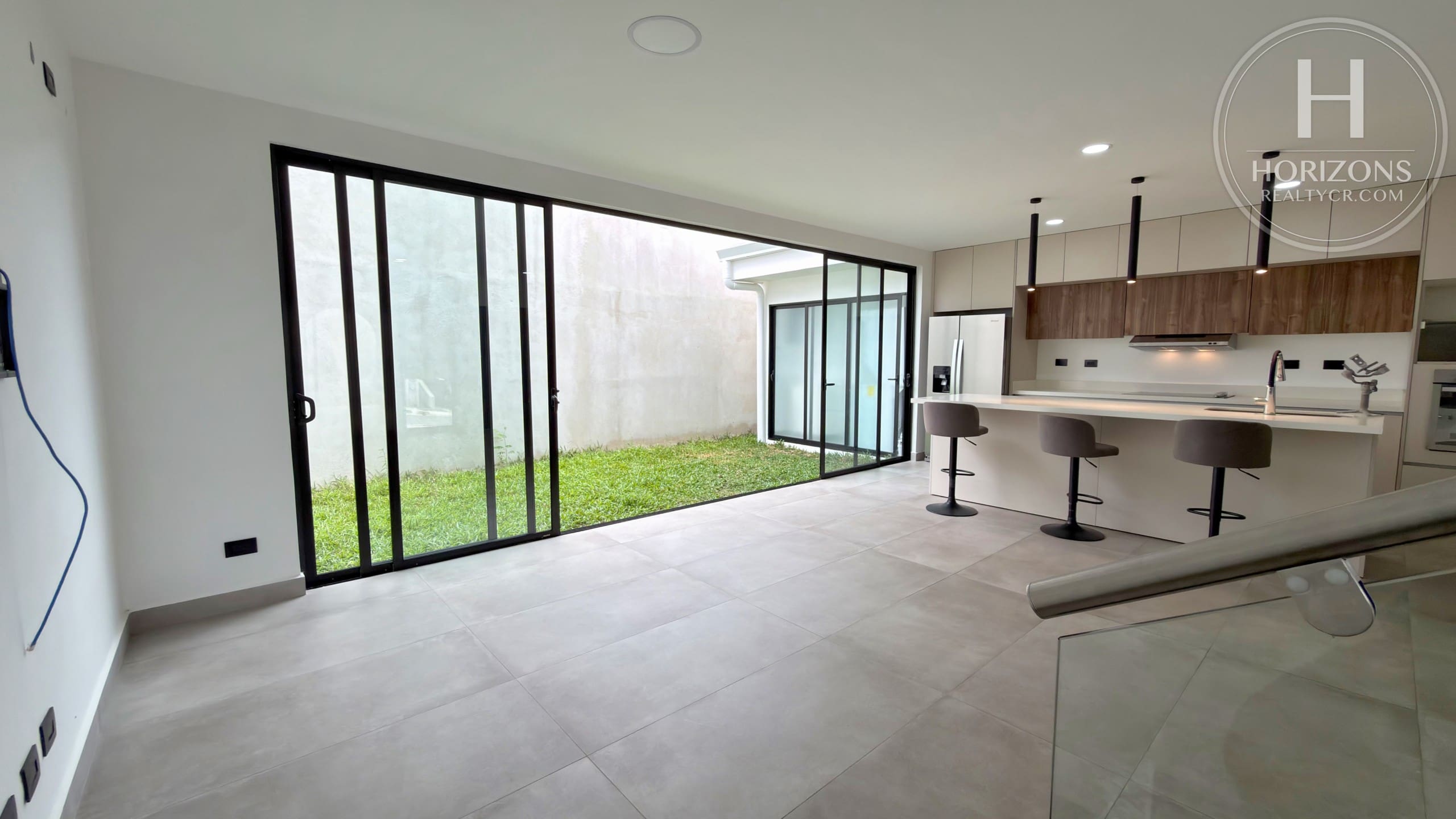 Casa en Alquiler en Condominio NAIA en Guachipelín de Escazú 3 Habitaciones con Línea Blanca Pet Friendly NJA1415JB