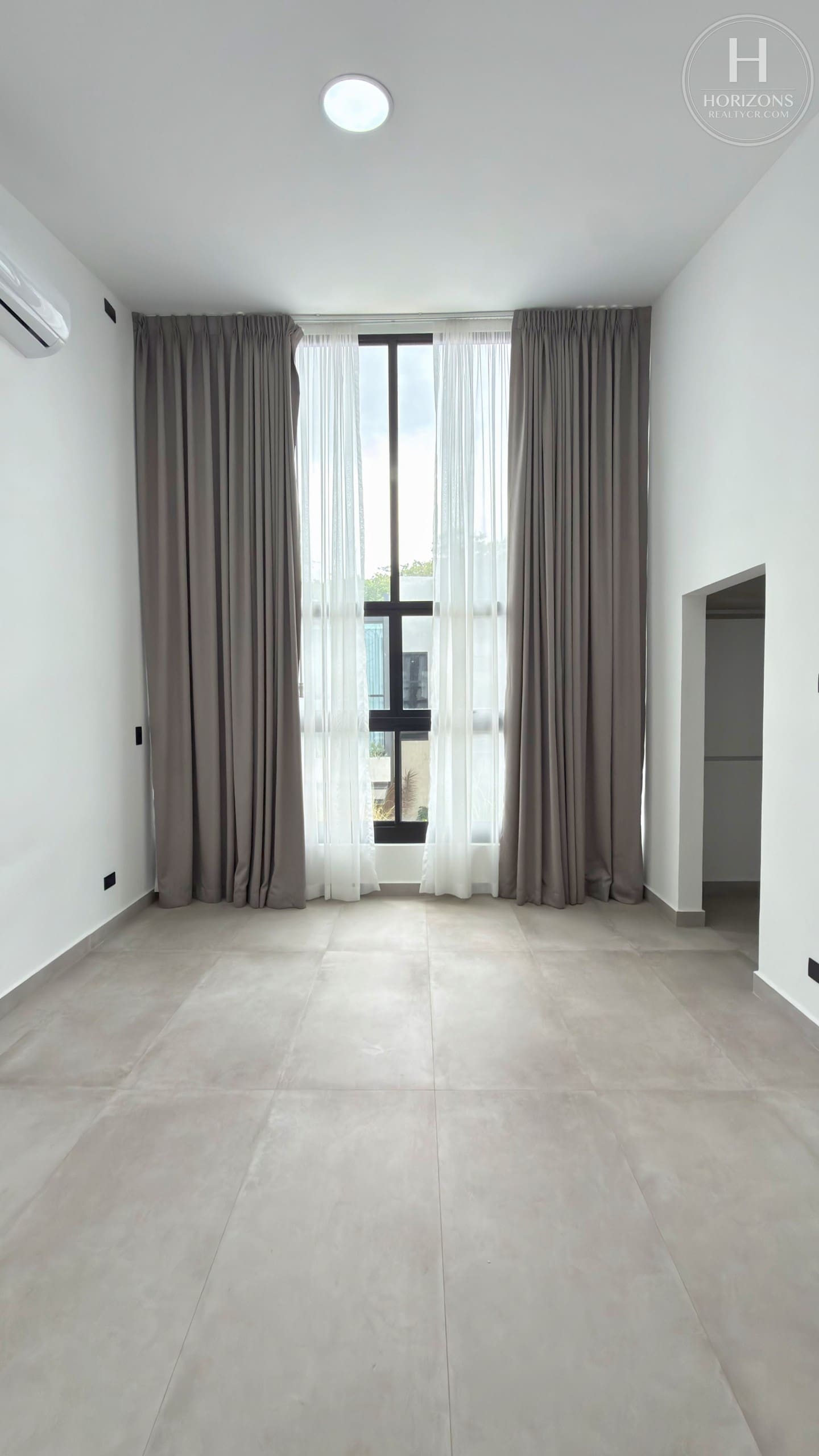 Casa en Alquiler en Condominio NAIA en Guachipelín de Escazú 3 Habitaciones con Línea Blanca Pet Friendly NJA1415JB