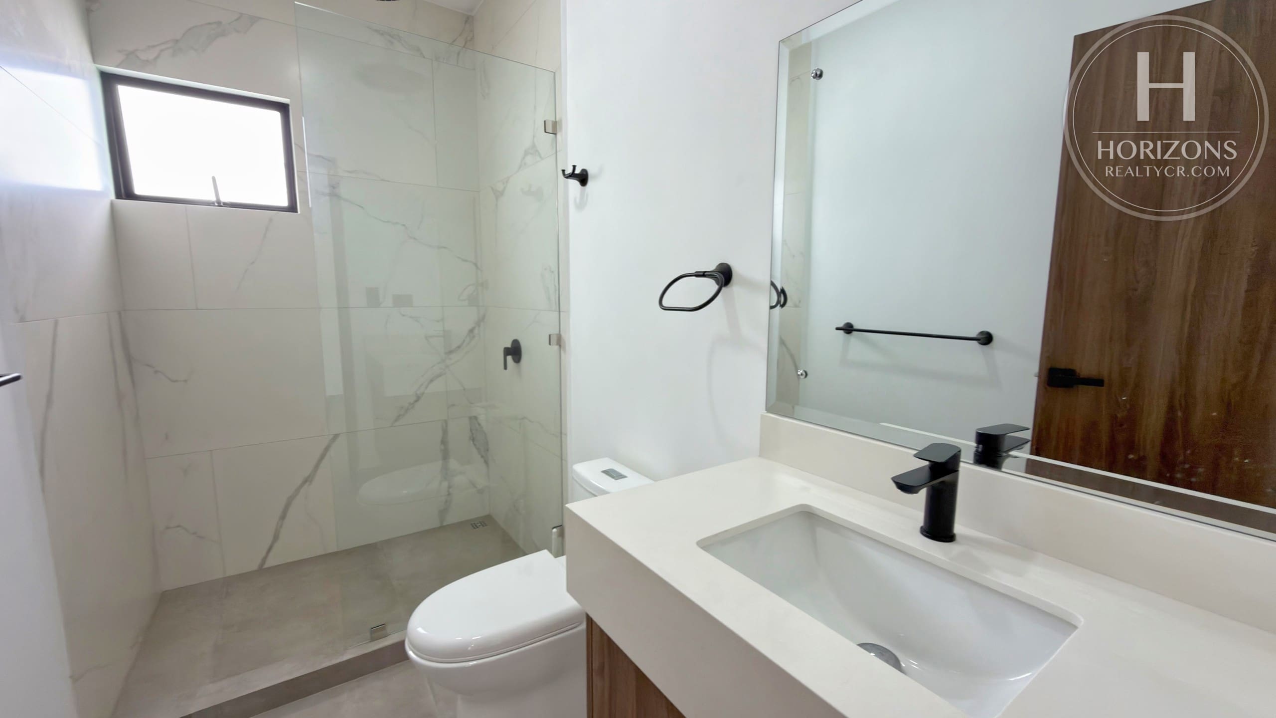 Casa en Alquiler en Condominio NAIA en Guachipelín de Escazú 3 Habitaciones con Línea Blanca Pet Friendly NJA1415JB