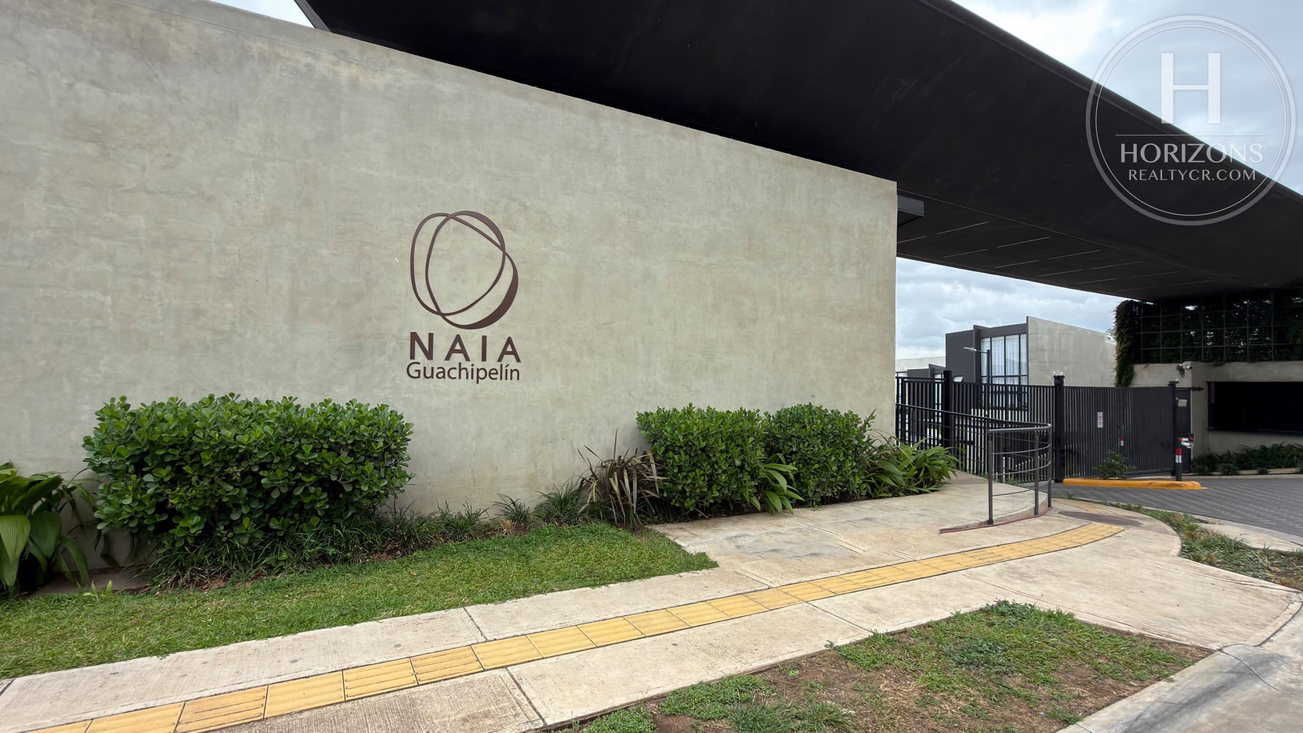 Casa en Alquiler en Condominio NAIA en Guachipelín de Escazú 3 Habitaciones con Línea Blanca Pet Friendly NJA1415JB