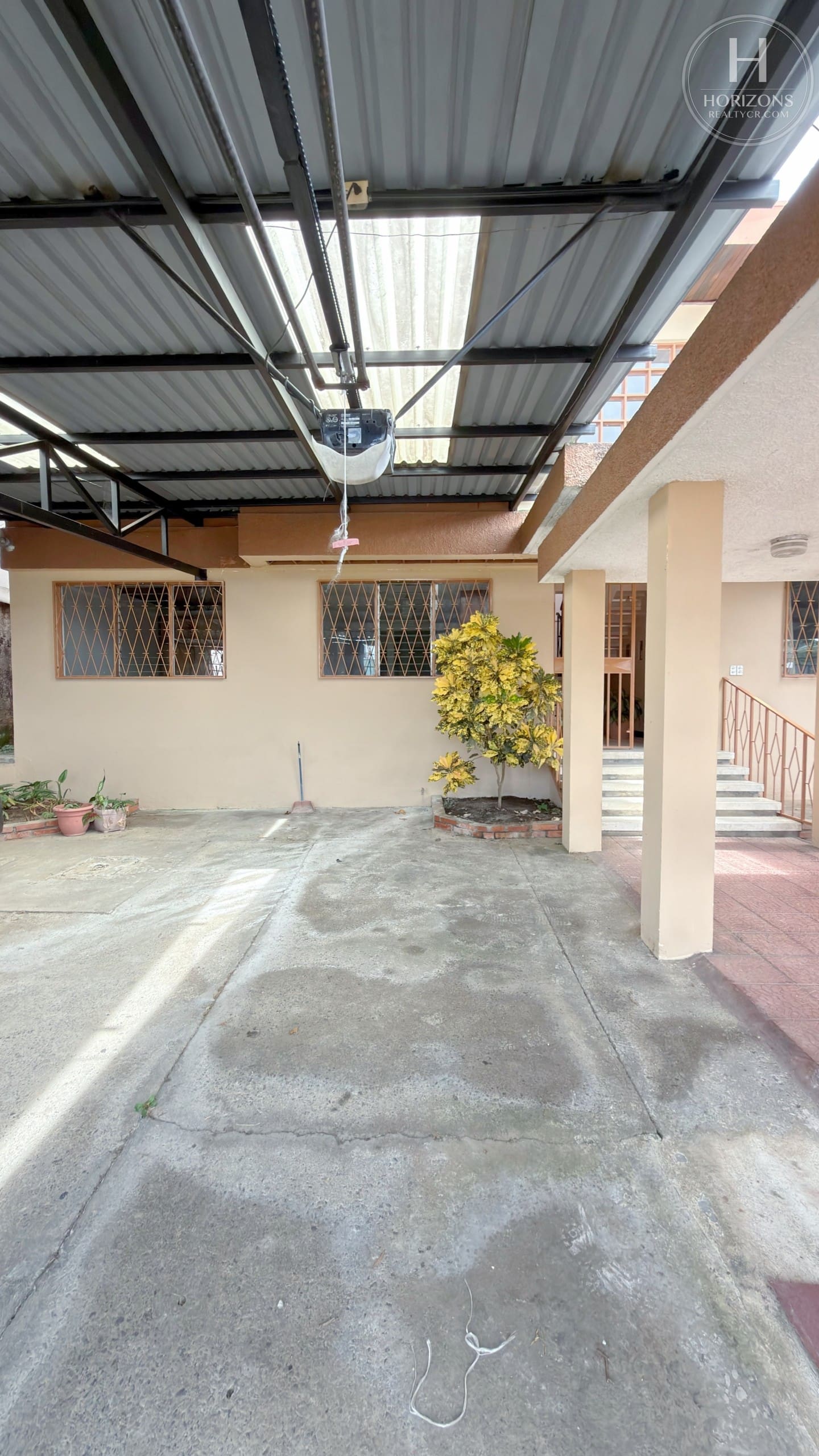 Se Alquila Apartamento en Primer Nivel 2 Habitaciones y Oficina en Sabanilla con Acceso a Bosque Privado NJA1417JB