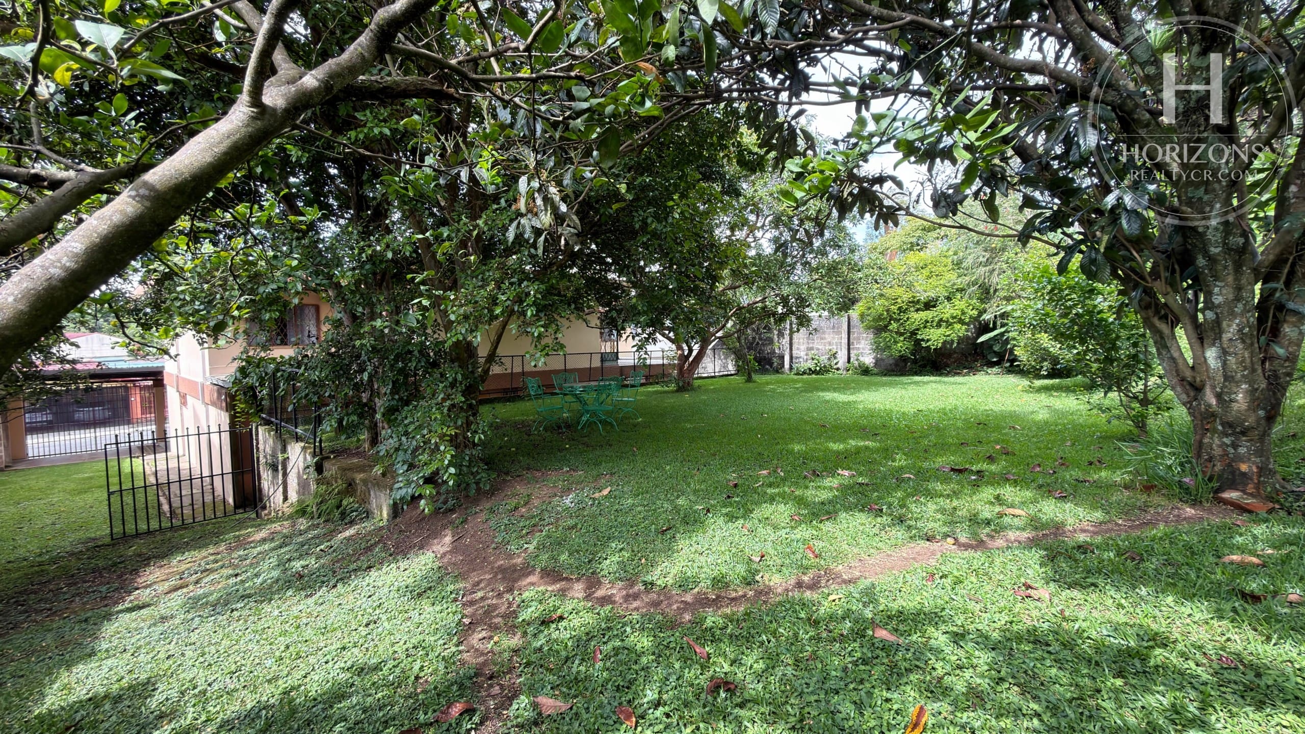 Se Alquila Apartamento en Primer Nivel 2 Habitaciones y Oficina en Sabanilla con Acceso a Bosque Privado NJA1417JB