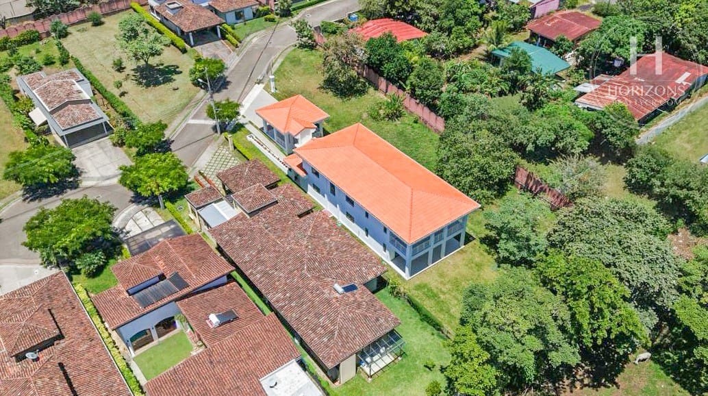 Se Alquila Casa de Lujo para Estrenar en Condominio Posadas del Río, La Guácima 5 Habitaciones NJA1426JB