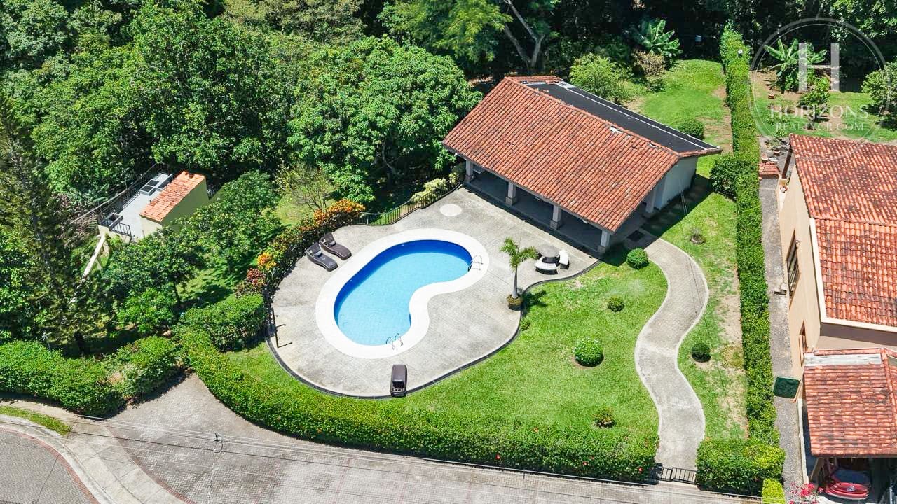 Se Alquila Casa de Lujo para Estrenar en Condominio Posadas del Río, La Guácima 5 Habitaciones NJA1426JB