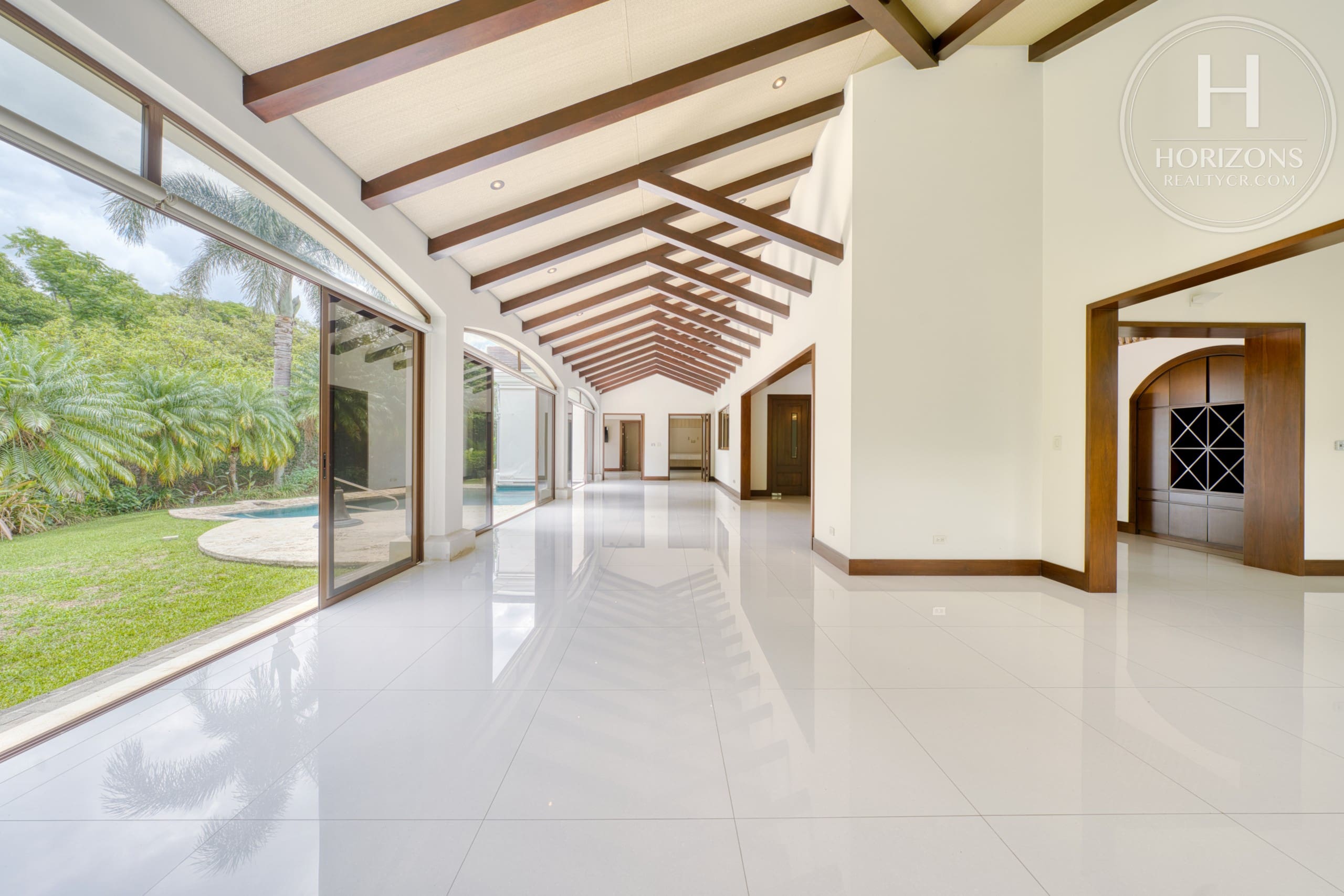 Casa De Lujo En Condominio Bosque De Lindora Santa Ana | Horizons Realty