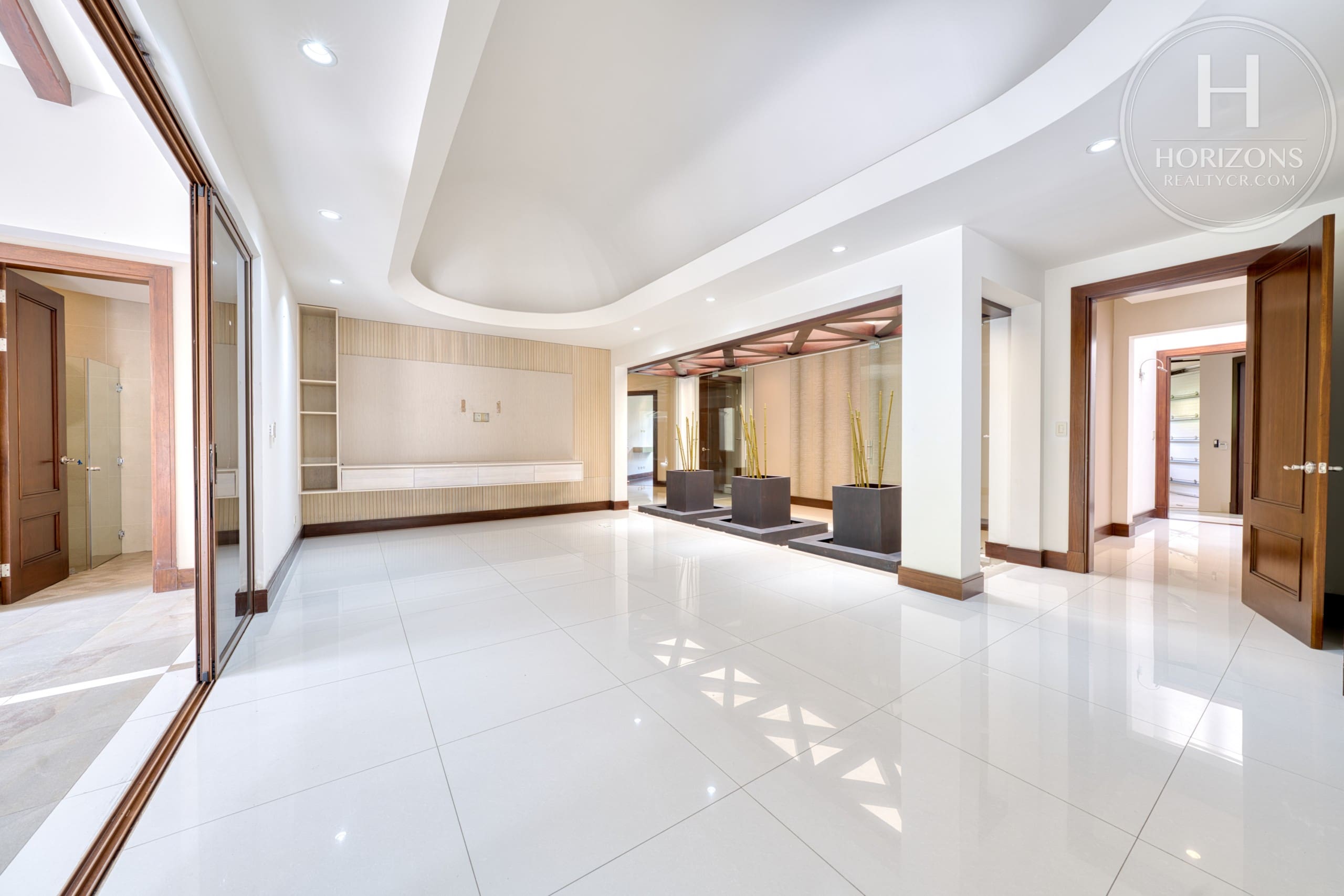 Casa De Lujo En Condominio Bosque De Lindora Santa Ana | Horizons Realty