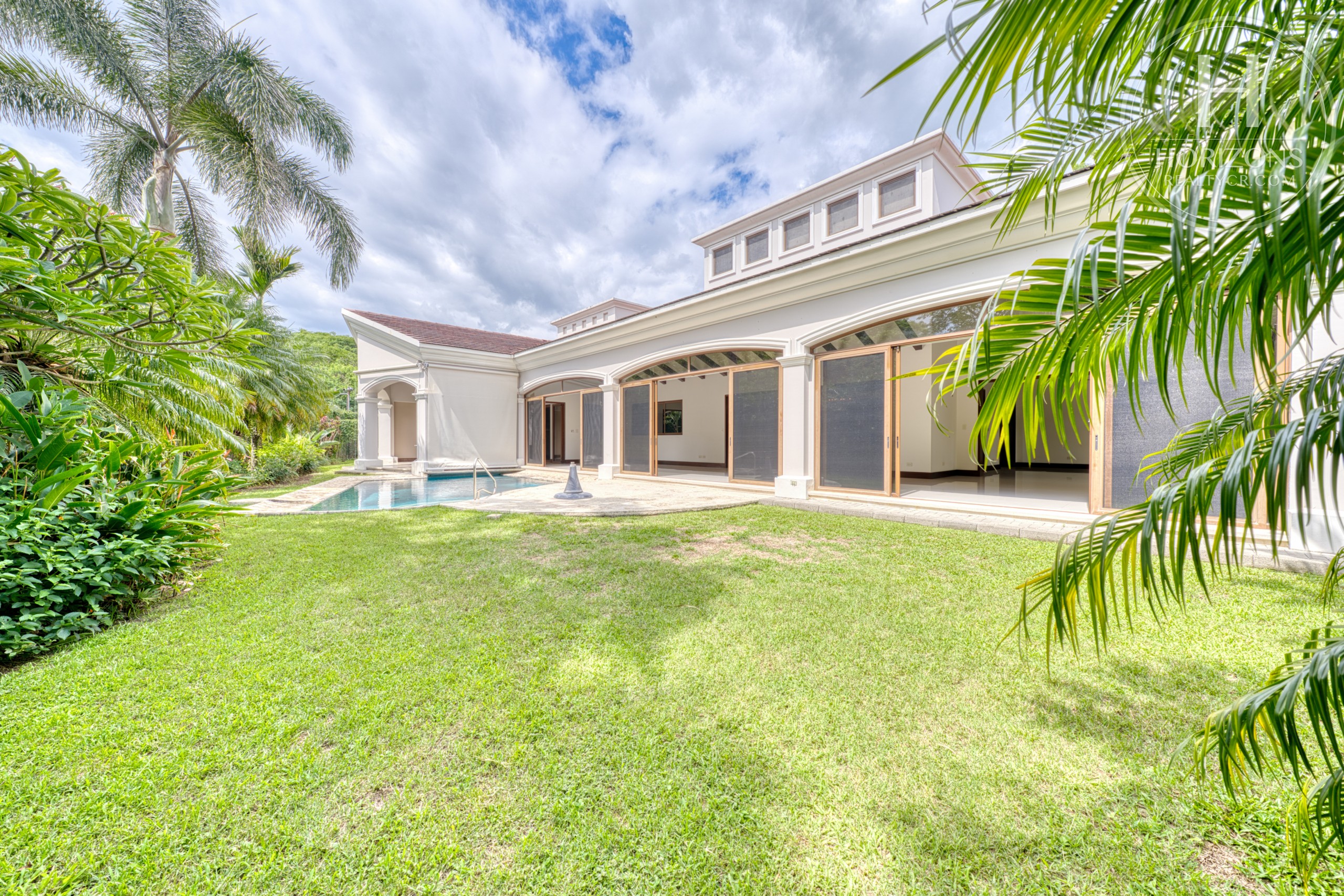 Casa De Lujo En Condominio Bosque De Lindora Santa Ana | Horizons Realty