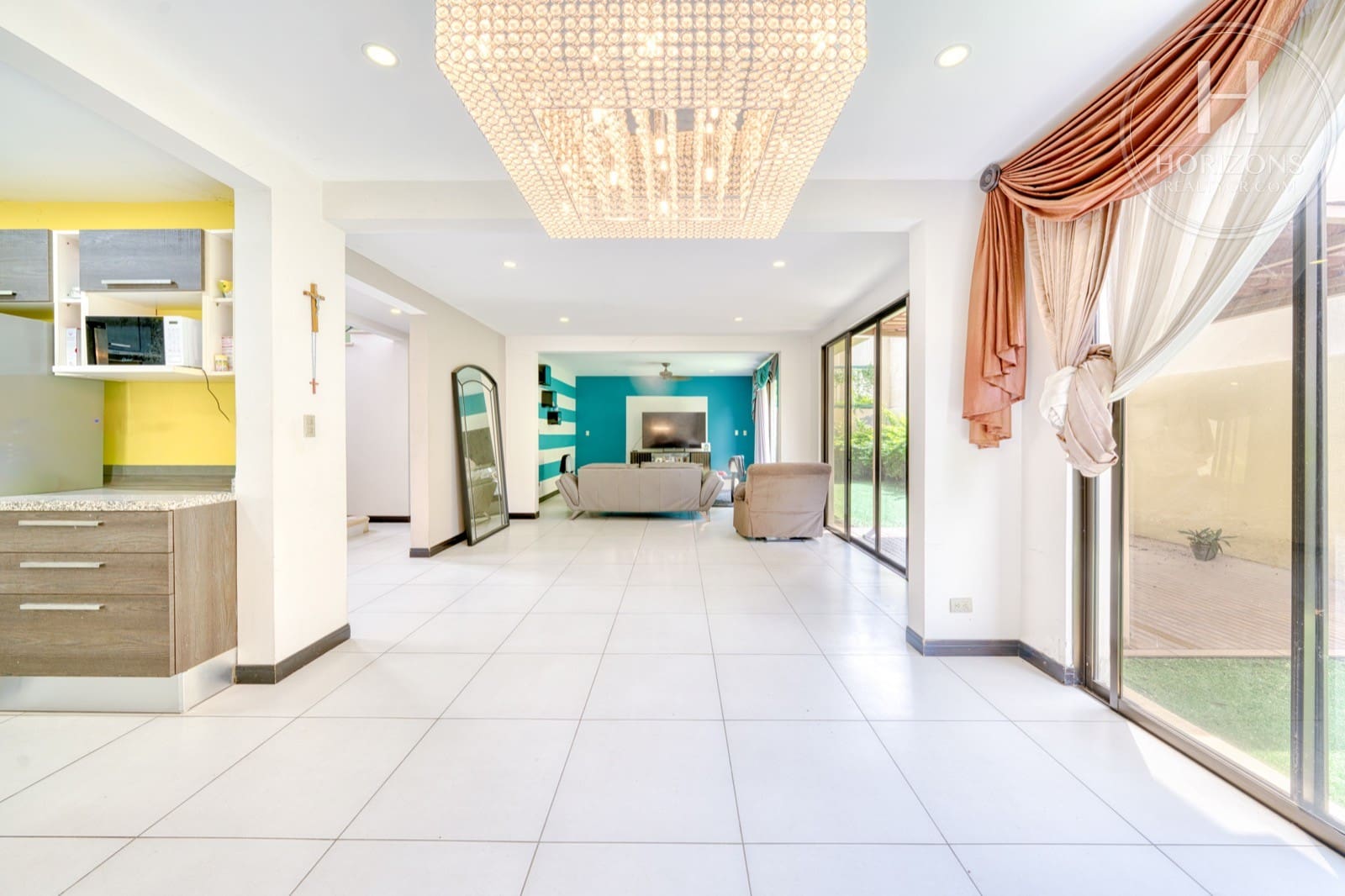 Casa en venta Condominio Loma Real Escazú - sala y comedor