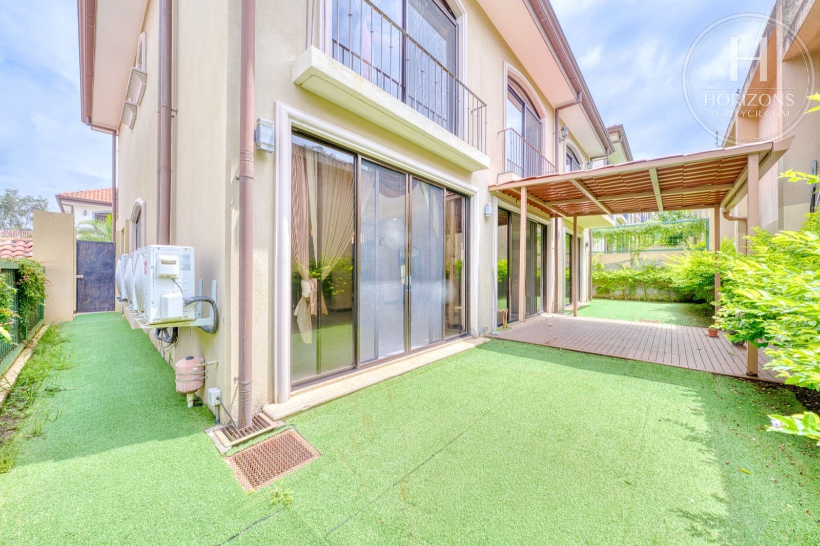 Casa en venta Condominio Loma Real Escazú - jardín