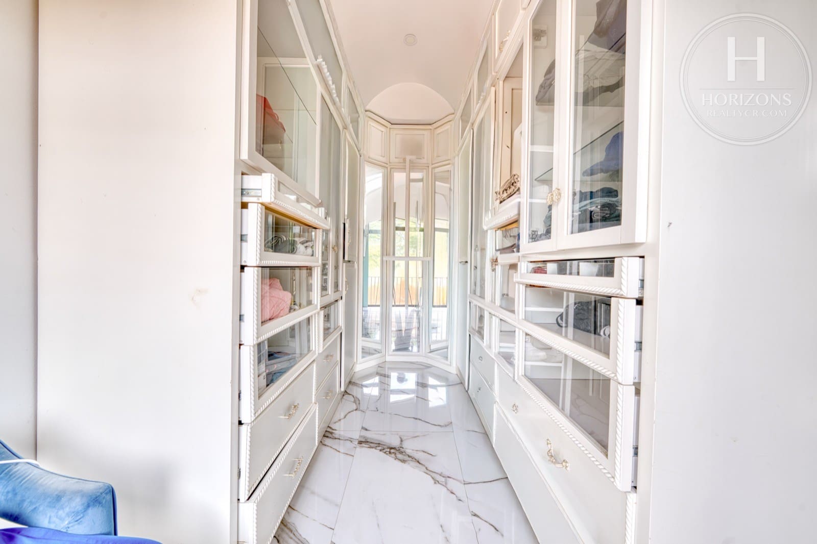 Casa en venta Condominio Loma Real Escazú - walk-in closet principal