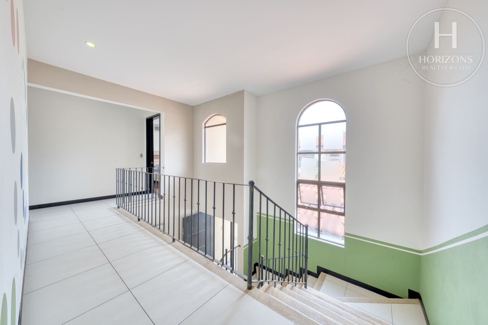 Casa en venta Condominio Loma Real Escazú - descanso del segundo nivel