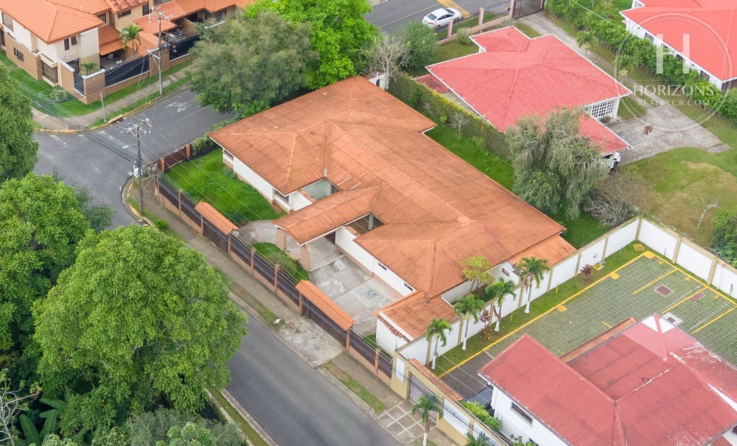 Se Vende Casa con Uso de Suelo Mixto en Pinares, Curridabat 5 Habitaciones NOJ1266OR
