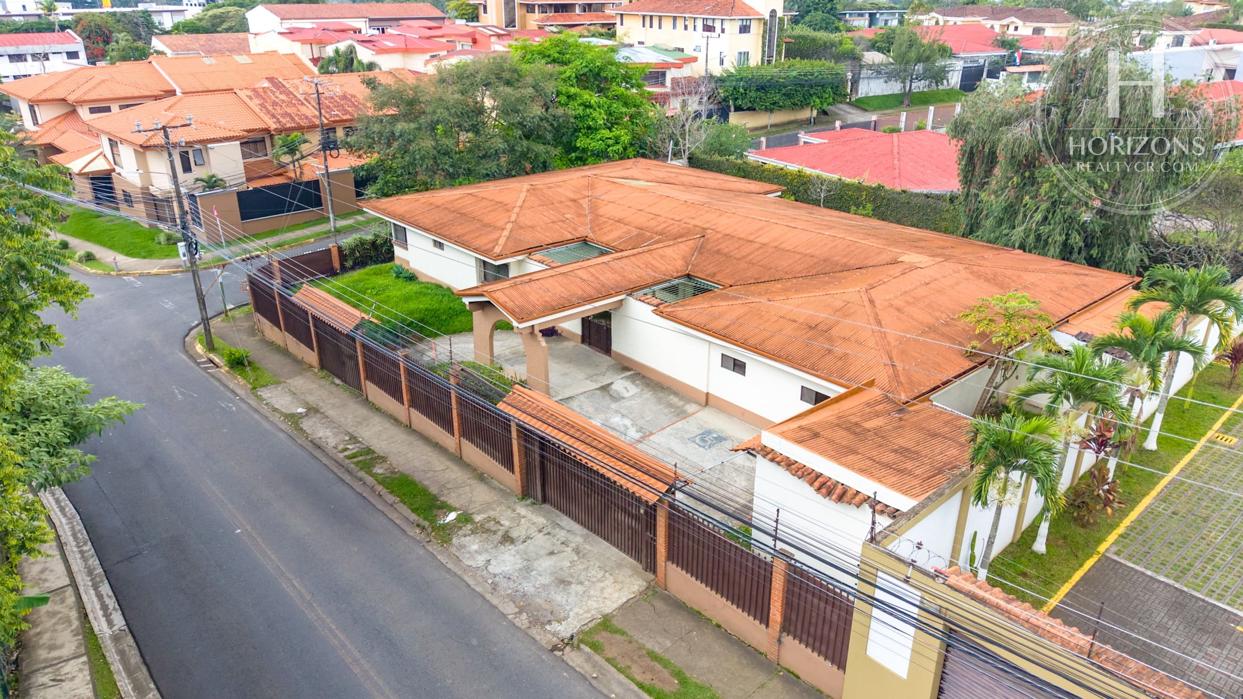 Se Vende Casa Con Uso De Suelo Mixto En Pinares, Curridabat 5 Habitaciones Noj1266Or