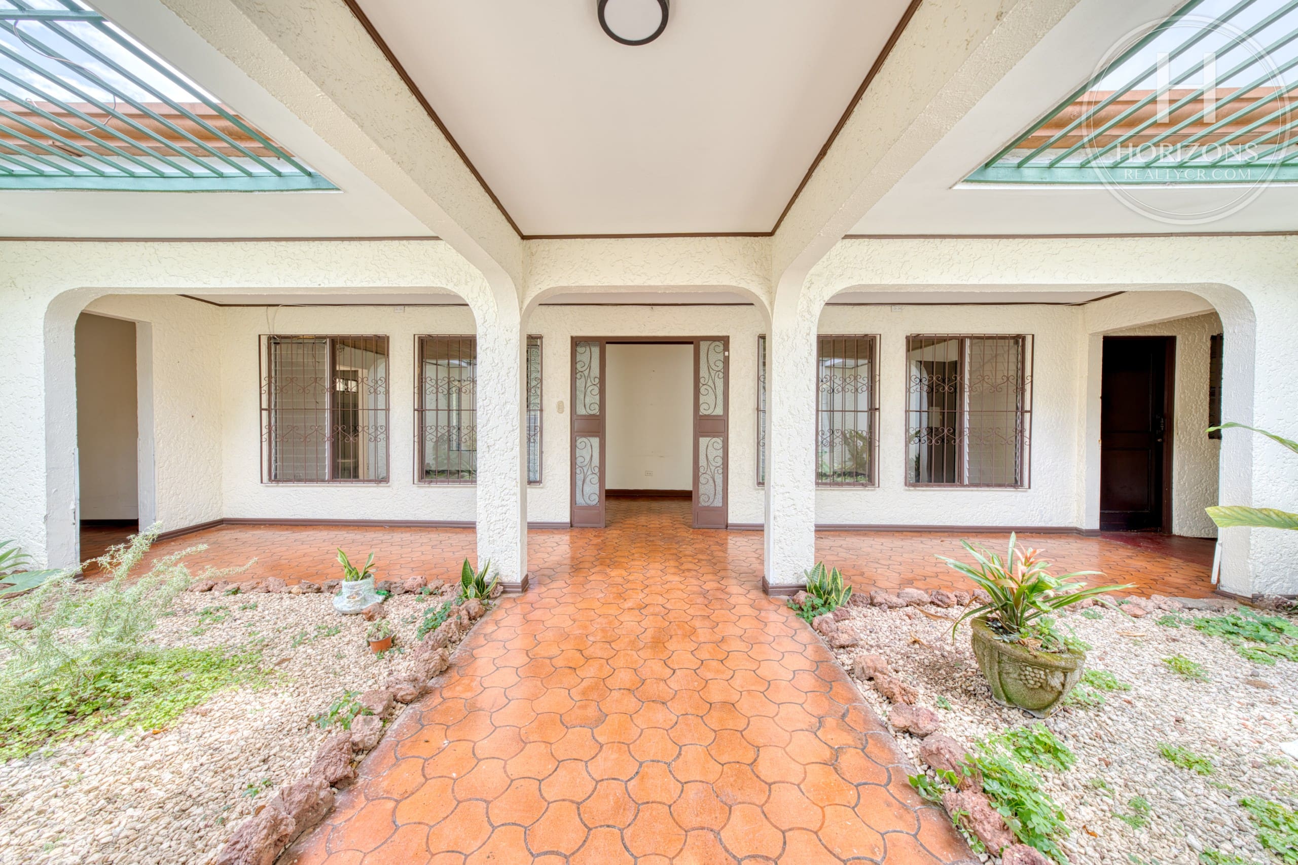 Se Vende Casa con Uso de Suelo Mixto en Pinares, Curridabat 5 Habitaciones NOJ1266OR