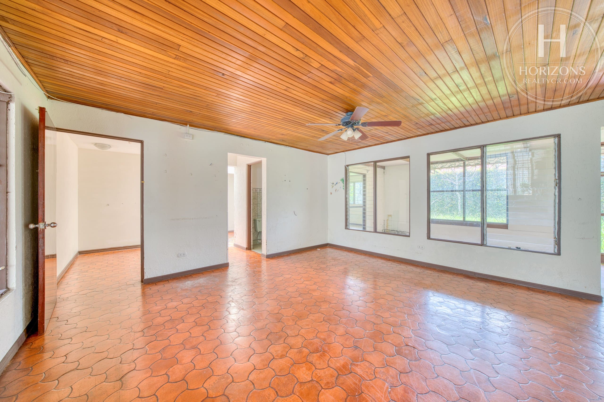 Se Vende Casa con Uso de Suelo Mixto en Pinares, Curridabat 5 Habitaciones NOJ1266OR