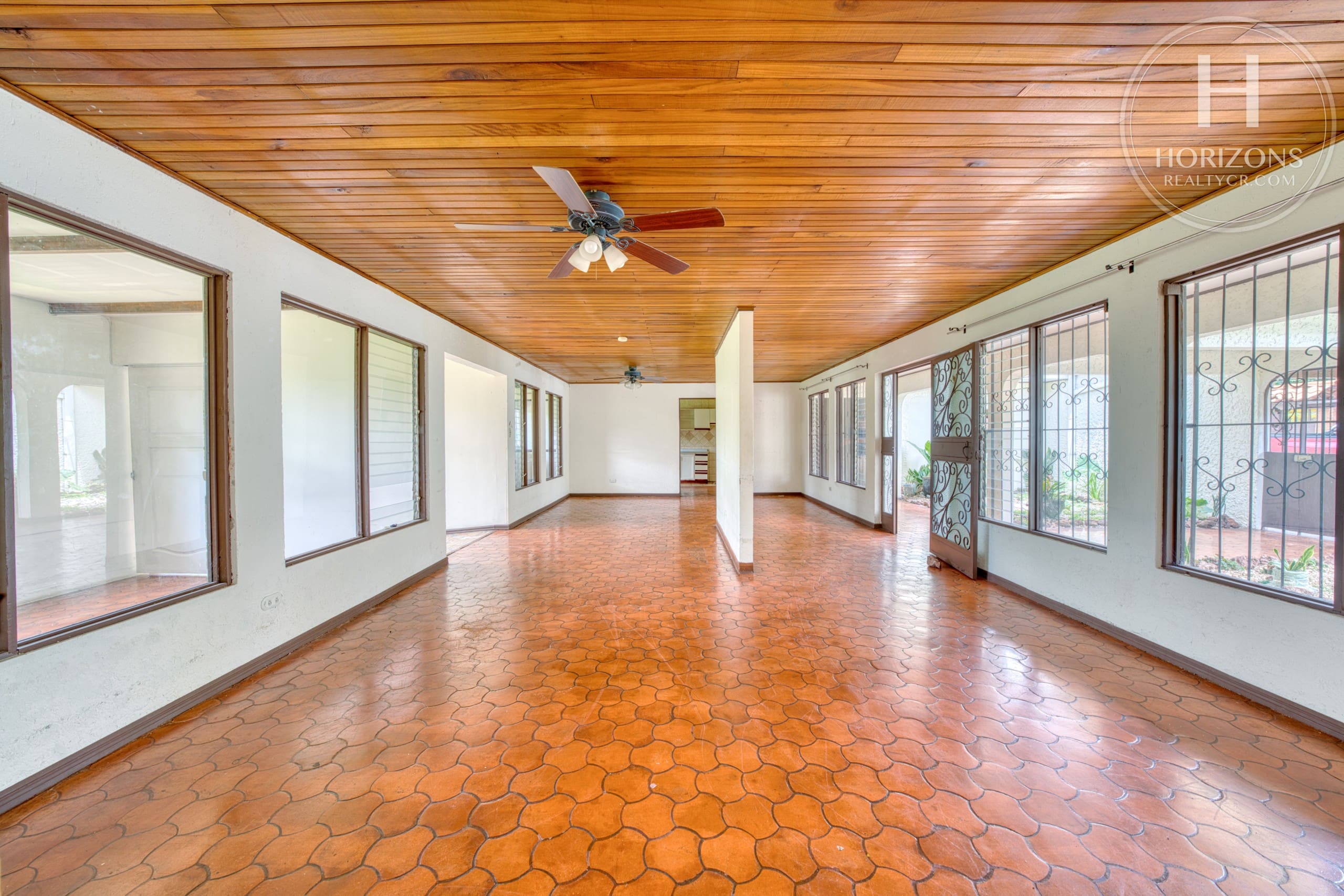 Se Vende Casa con Uso de Suelo Mixto en Pinares, Curridabat 5 Habitaciones NOJ1266OR