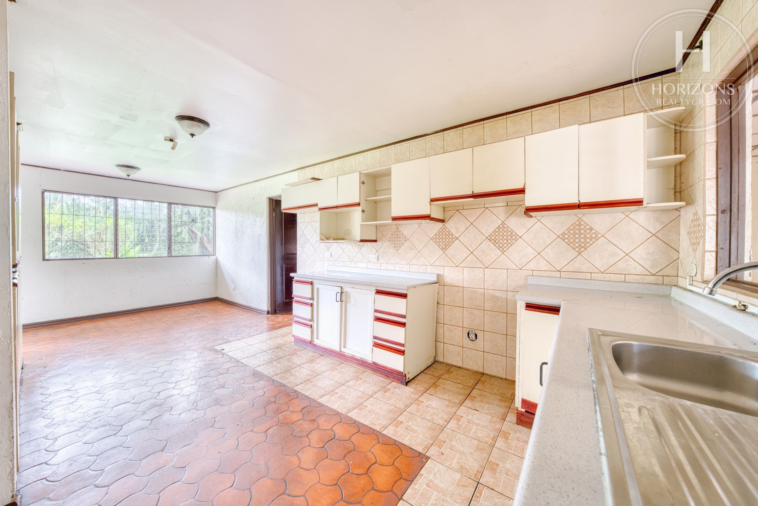 Se Vende Casa con Uso de Suelo Mixto en Pinares, Curridabat 5 Habitaciones NOJ1266OR