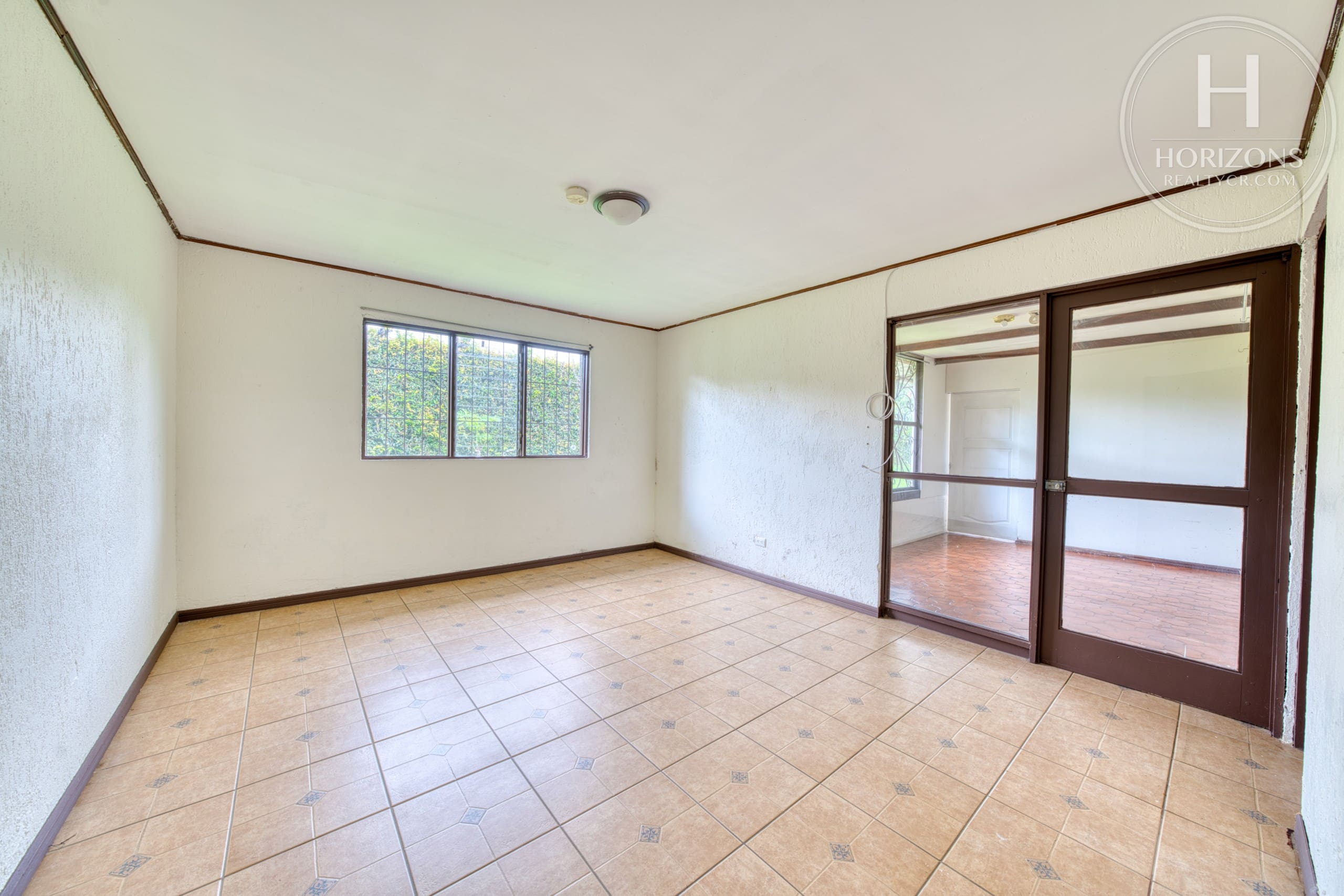 Se Vende Casa con Uso de Suelo Mixto en Pinares, Curridabat 5 Habitaciones NOJ1266OR