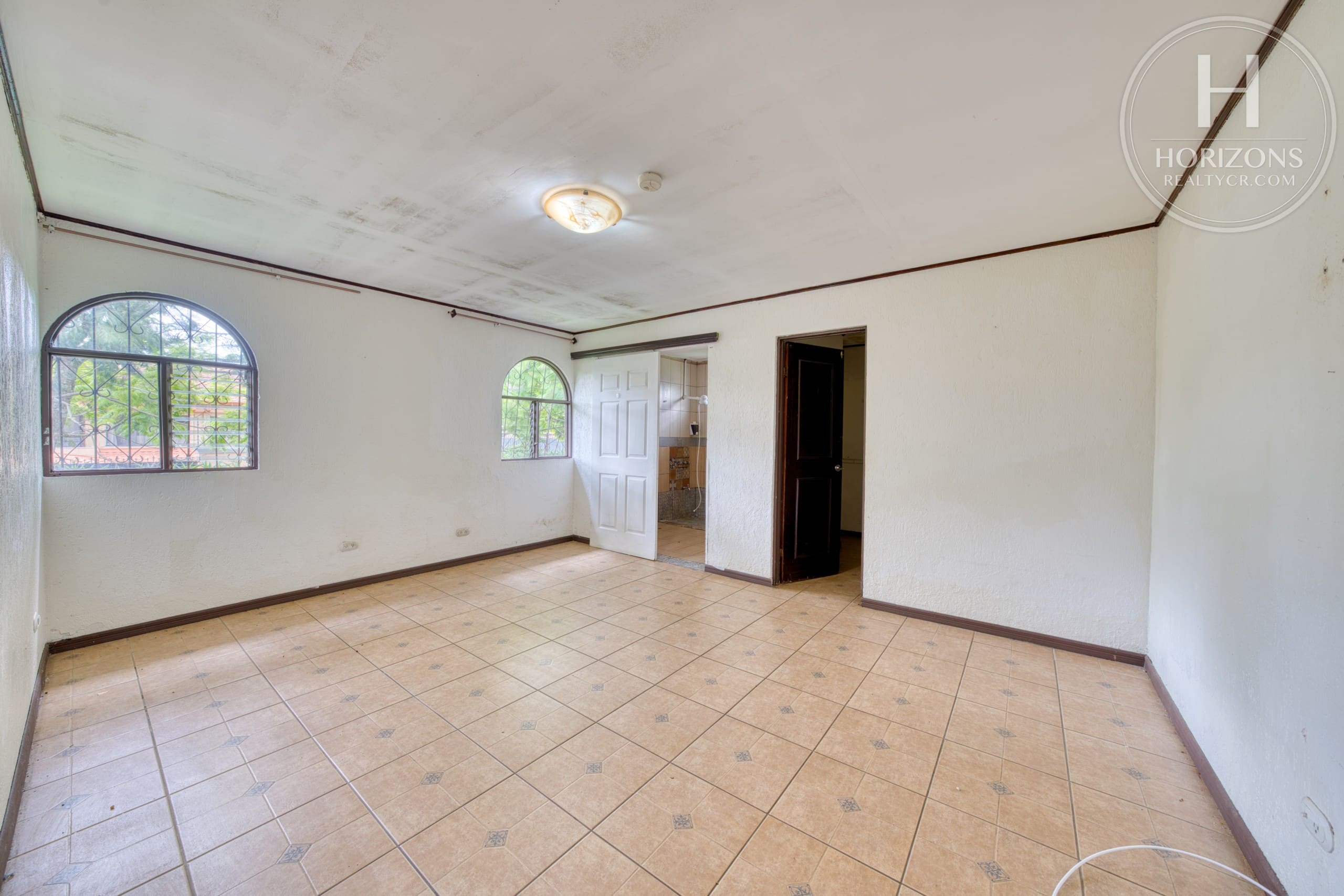 Se Vende Casa con Uso de Suelo Mixto en Pinares, Curridabat 5 Habitaciones NOJ1266OR