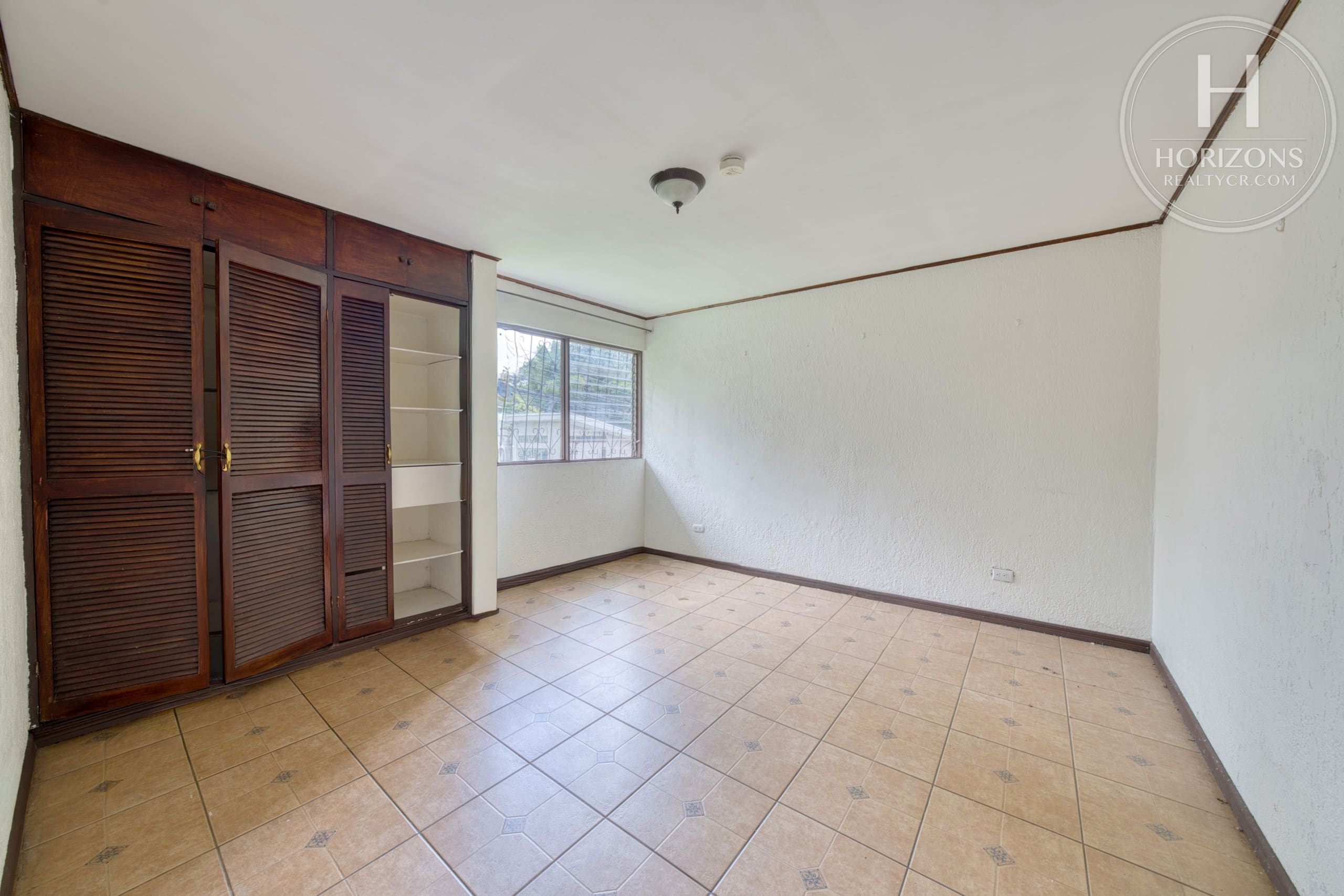 Se Vende Casa con Uso de Suelo Mixto en Pinares, Curridabat 5 Habitaciones NOJ1266OR