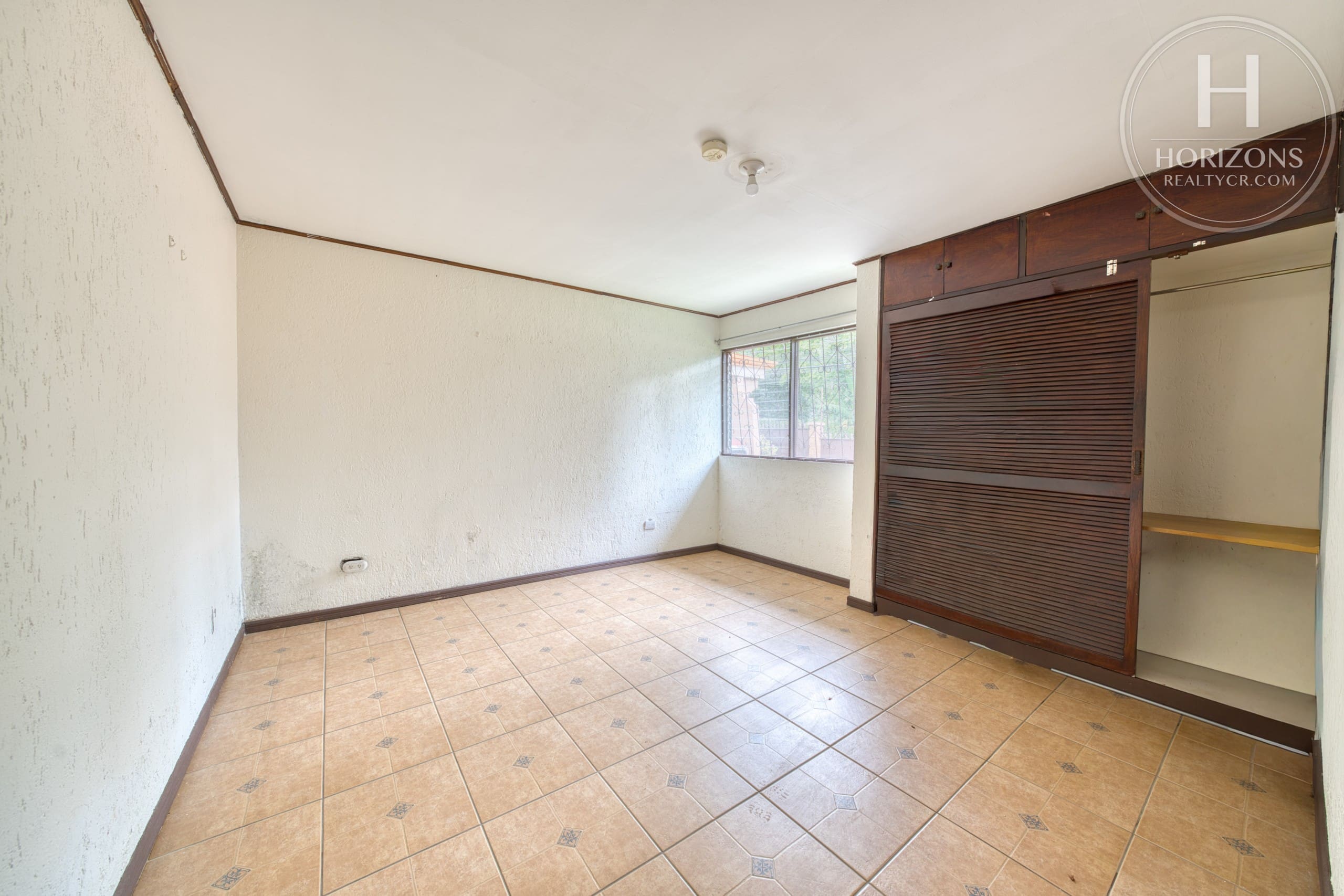 Se Vende Casa con Uso de Suelo Mixto en Pinares, Curridabat 5 Habitaciones NOJ1266OR