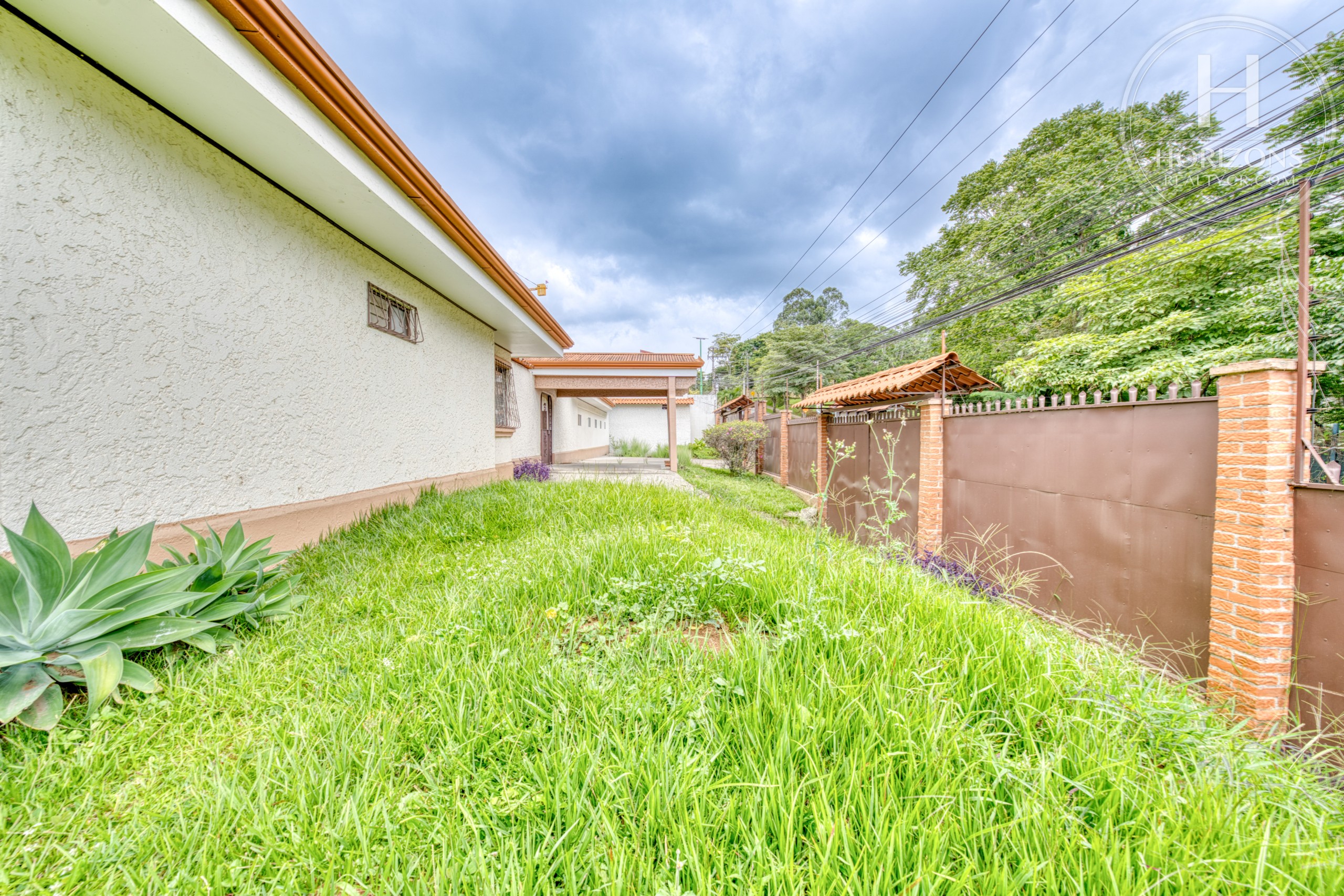 Se Vende Casa con Uso de Suelo Mixto en Pinares, Curridabat 5 Habitaciones NOJ1266OR