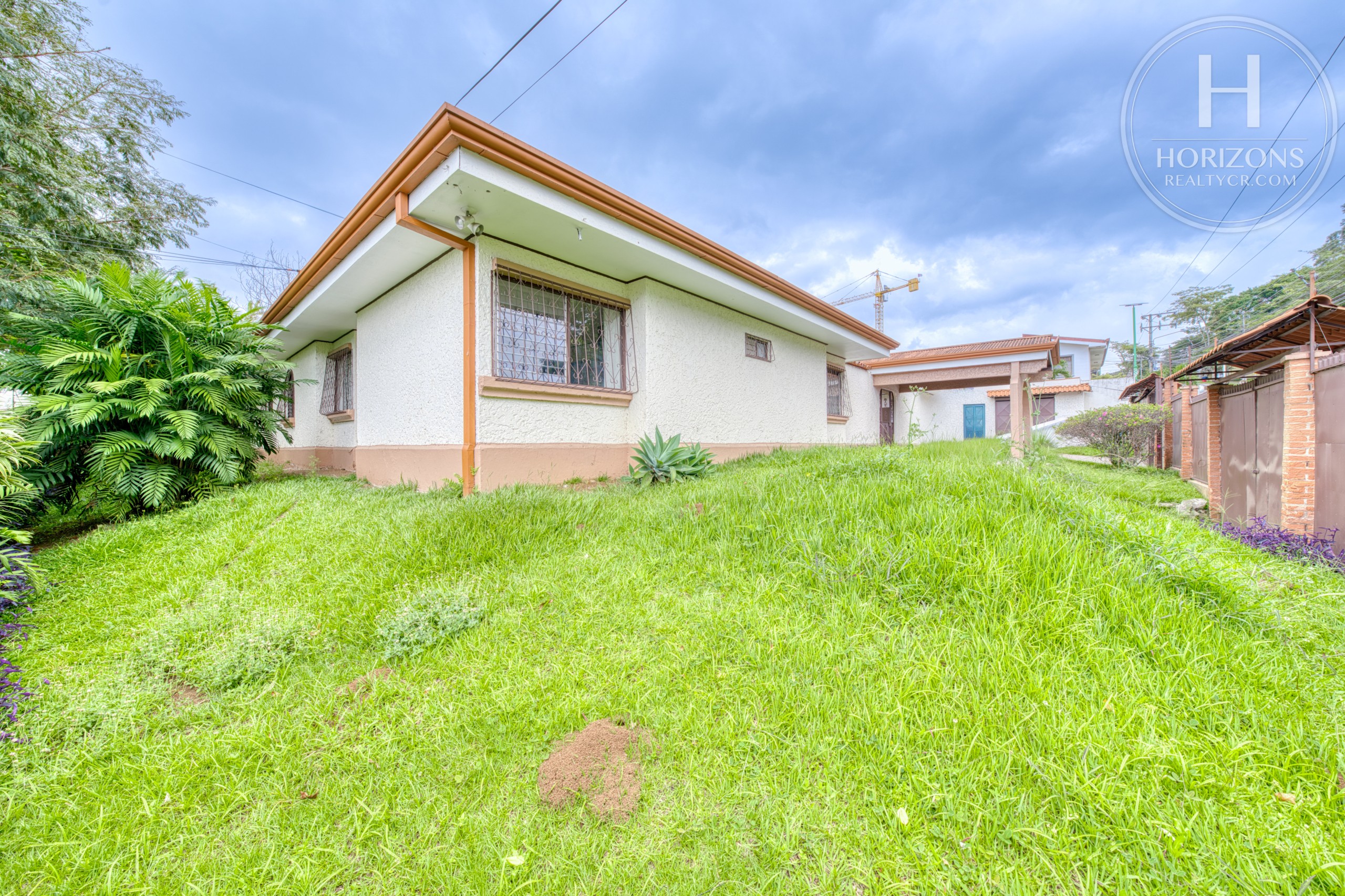 Se Vende Casa con Uso de Suelo Mixto en Pinares, Curridabat 5 Habitaciones NOJ1266OR