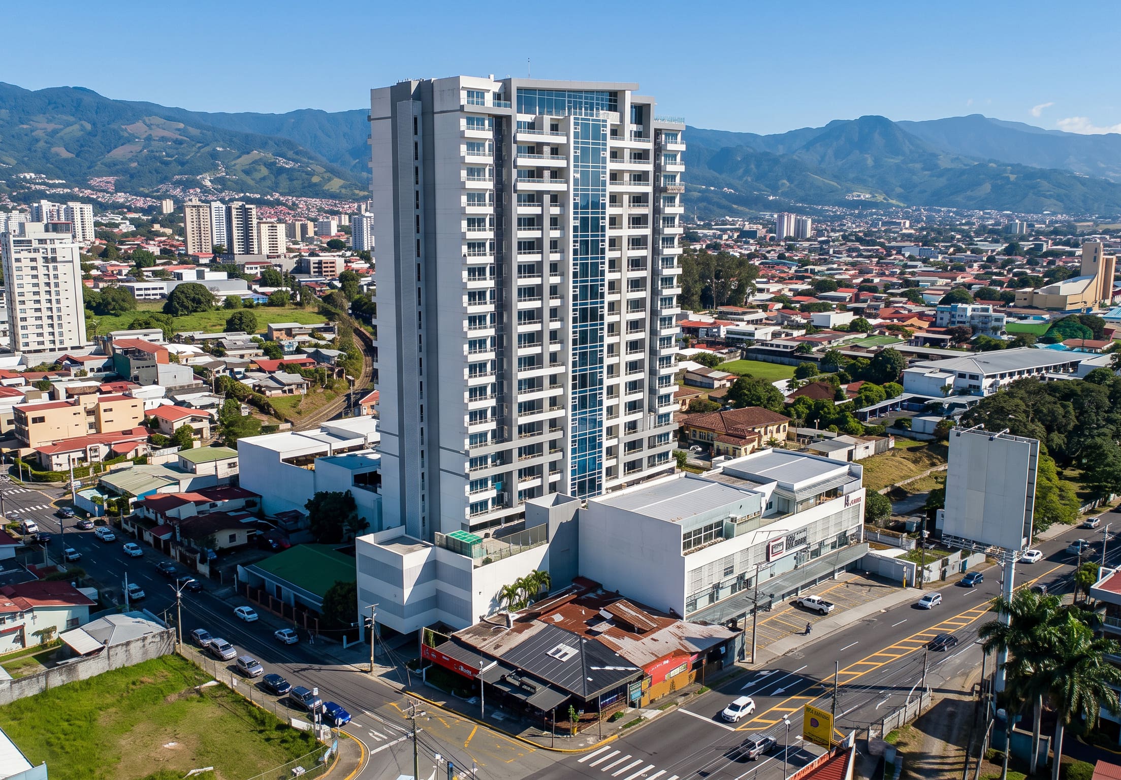 Se Alquila Apartamento En Torre Latitud Los Yoses, Piso 9, 1 Habitación Con Cuota Incluida Nja1437Sb