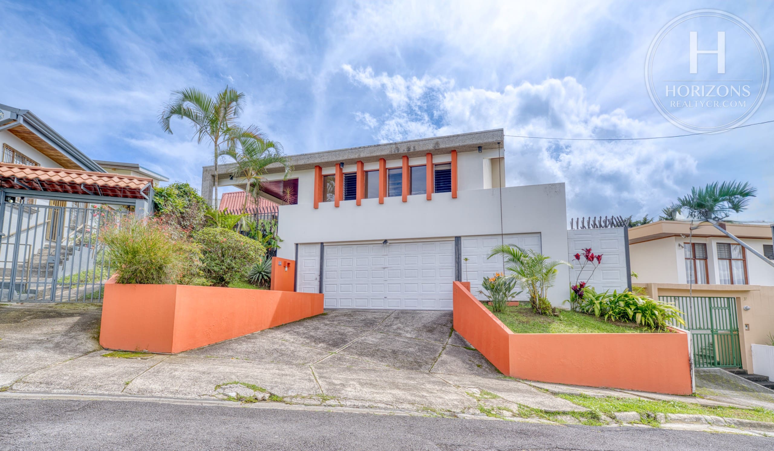Se Vende Amplia Casa De Estilo Colonial En Residencial Maruz, San Rafael De Montes De Oca 4 Habitaciones Nja1445Sb