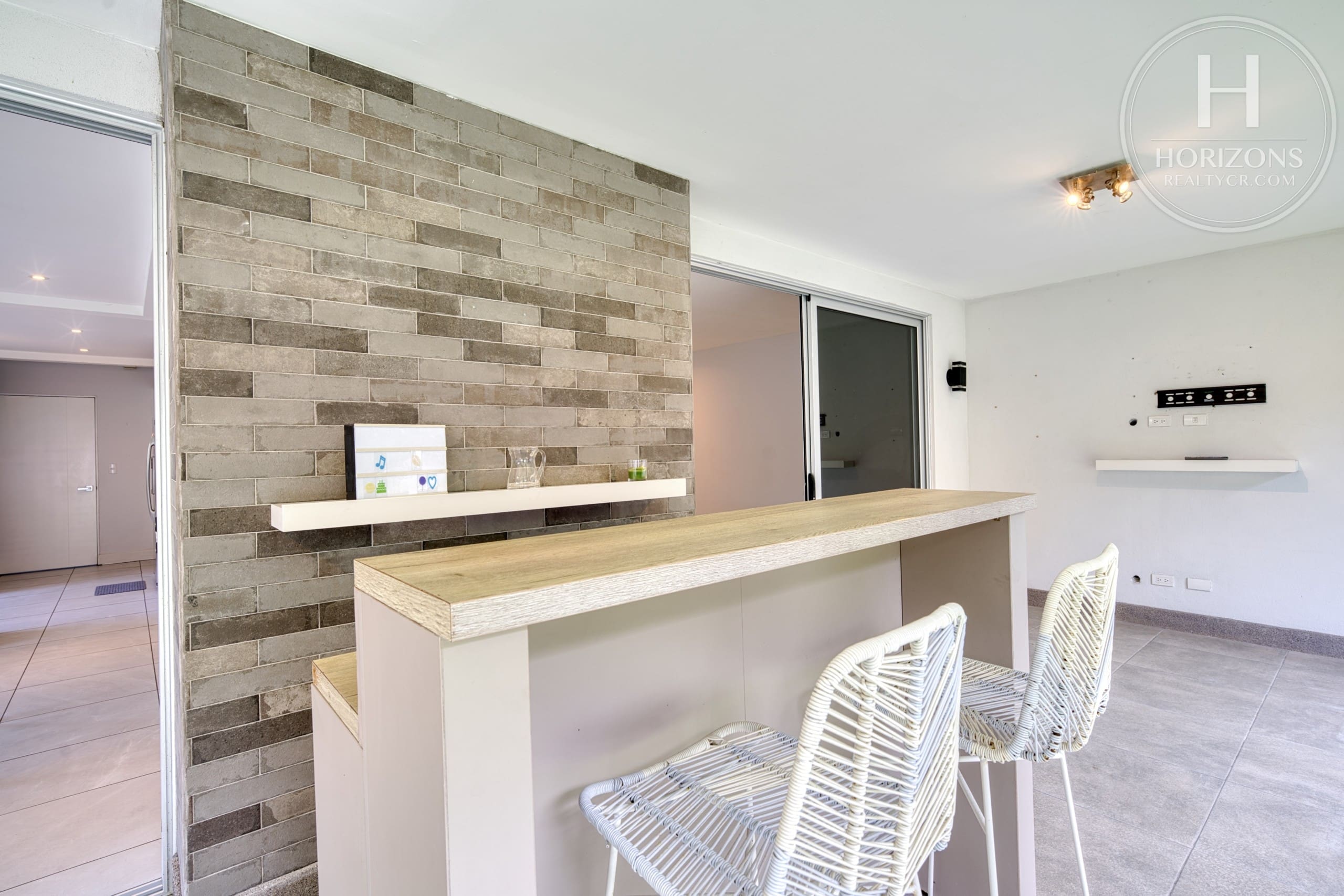 Bar de la terraza techada – Casa en Condominio Vistas de Escazú, San Rafael de Escazú | Horizons Realty