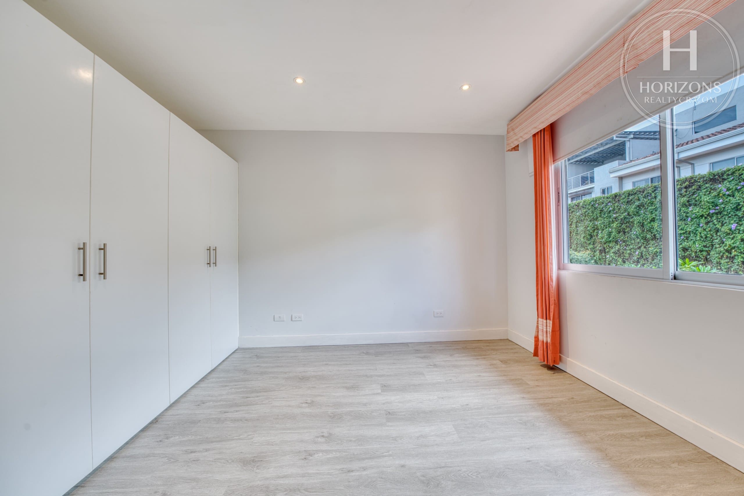 Habitación secundaria con clóset – Casa en Condominio Vistas de Escazú, San Rafael de Escazú | Horizons Realty