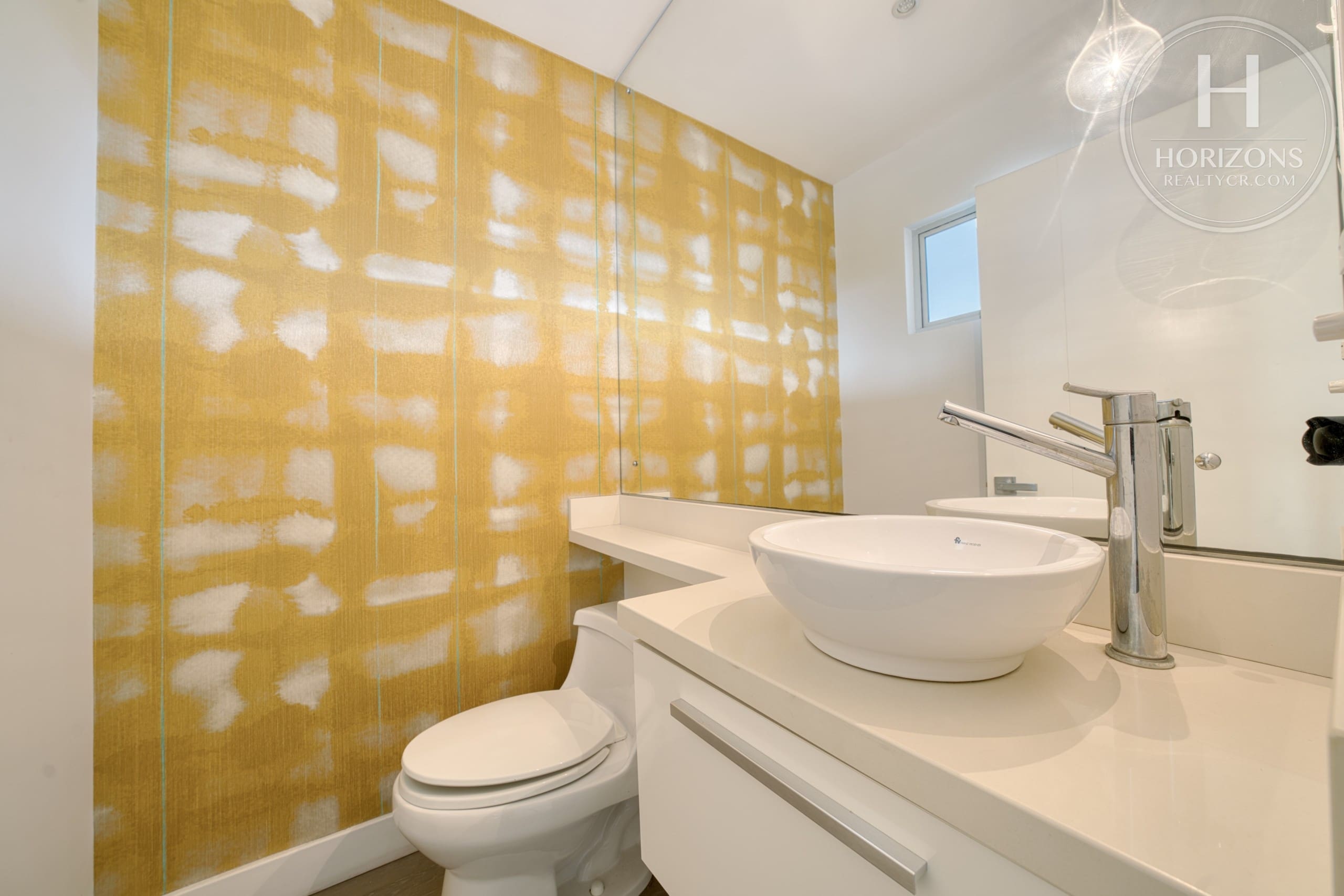 Medio baño del primer nivel – Casa en Condominio Vistas de Escazú, San Rafael de Escazú | Horizons Realty