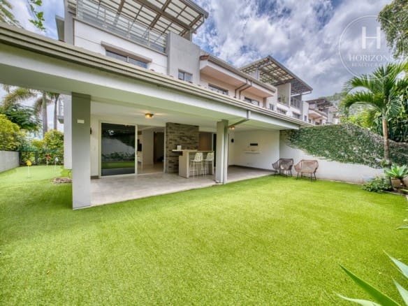 Patio Con Césped Sintético Y Mini Golf – Casa En Condominio Vistas De Escazú, San Rafael De Escazú | Horizons Realty